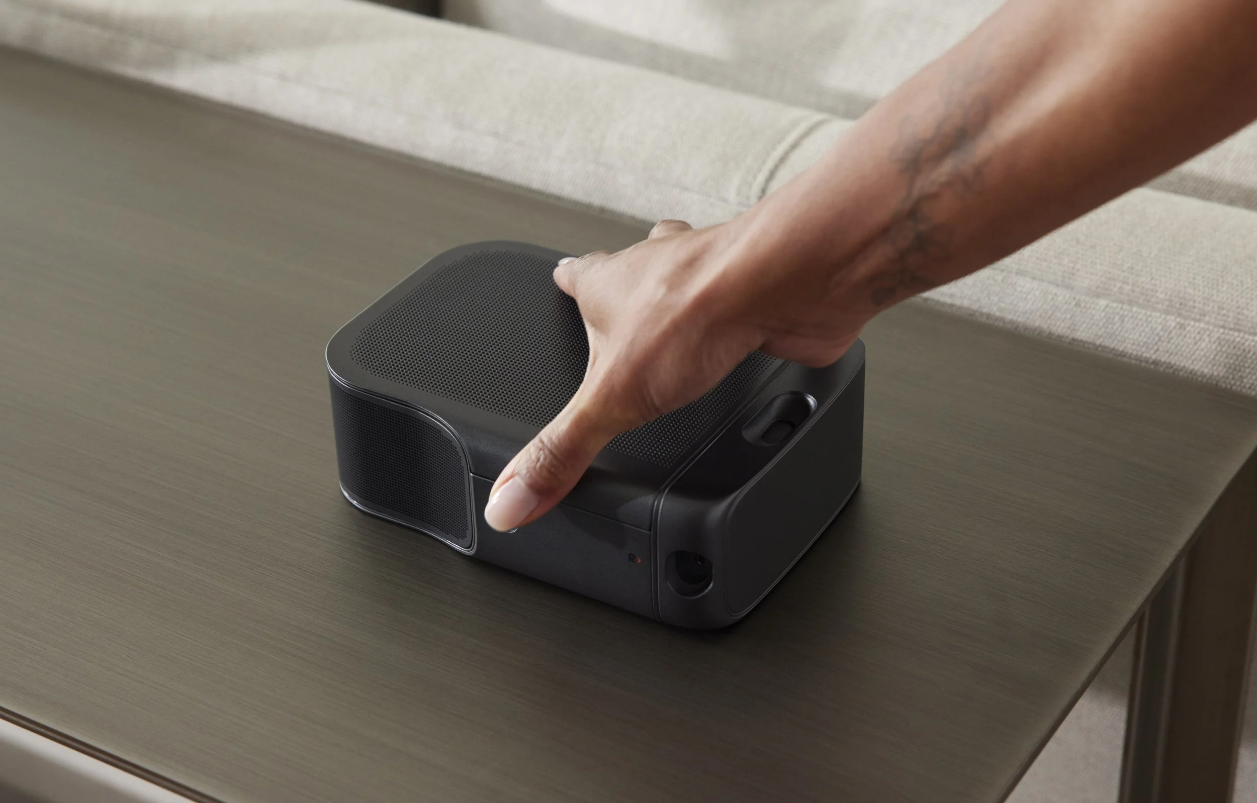220524_JBL_Soundbar_1000_Product_AW_3257_x2.jpg