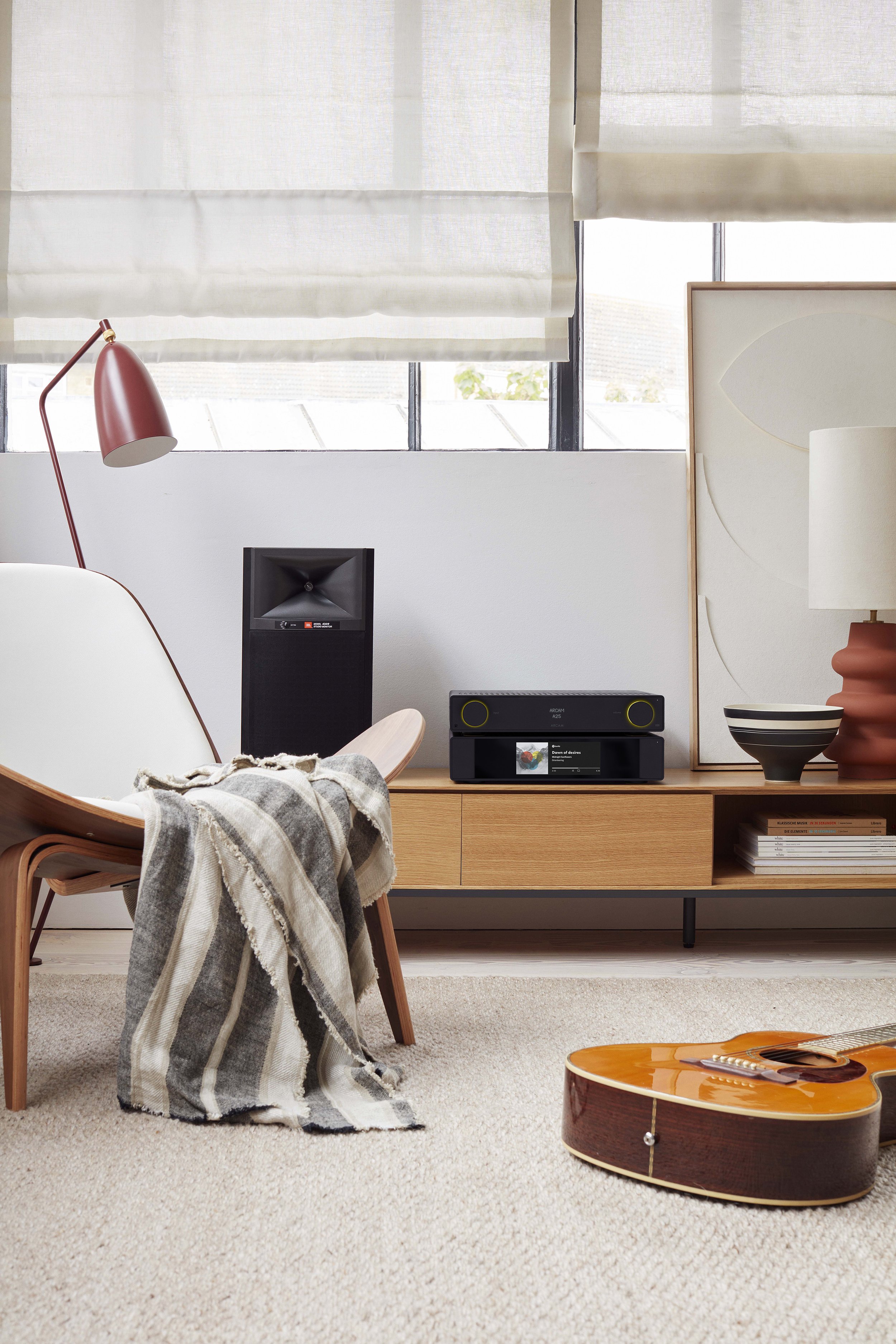 LS_ARCAM_RADIA_A25_ST25_Cameo_JBL 4309P_Lifestyle_3_x1.jpg