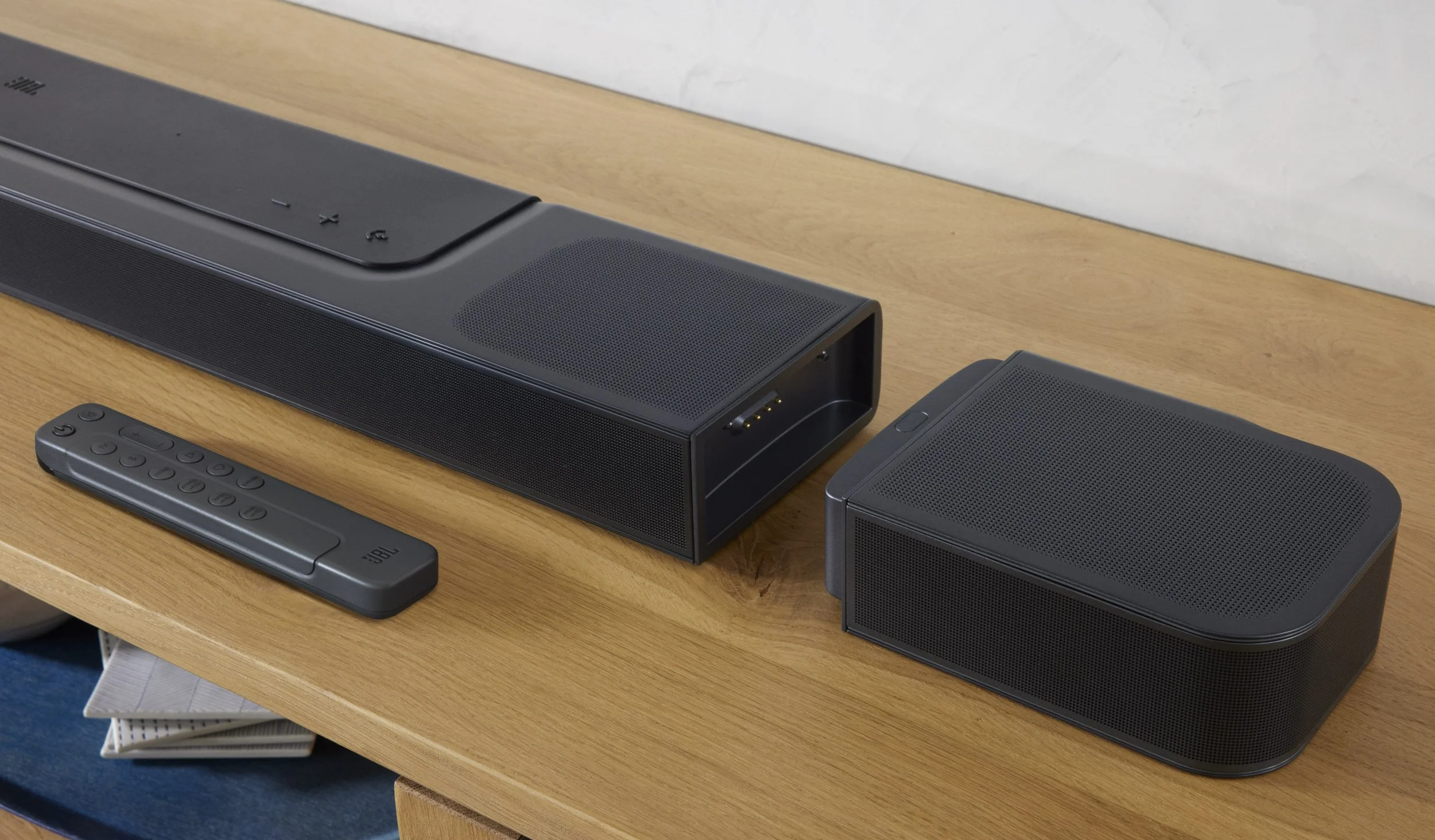 220524_JBL_Soundbar_1000_Product_AW_3389_x4.jpg