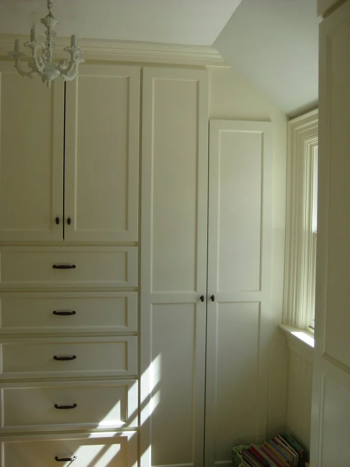 res-girl-dressing-room-detail4.JPG