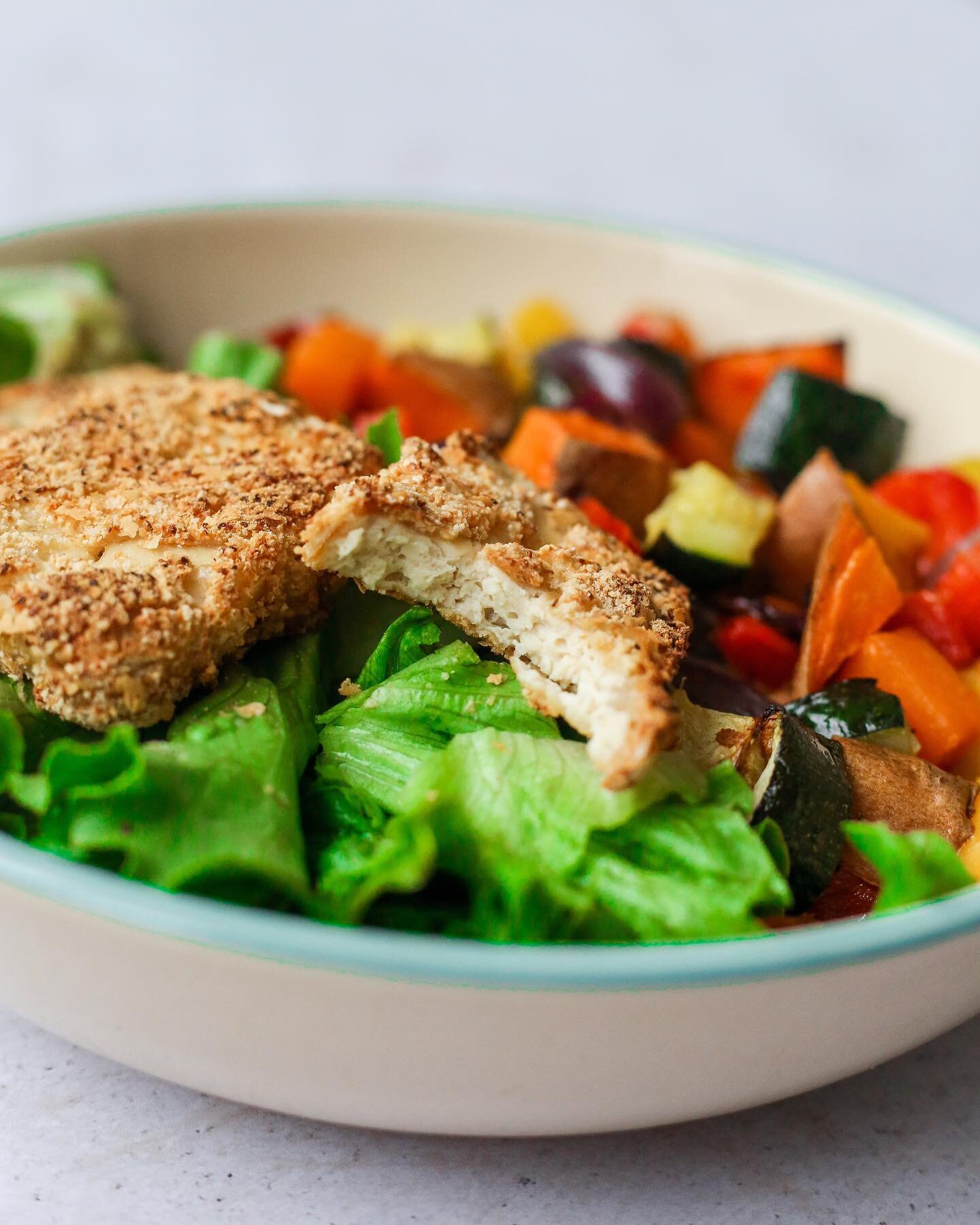 Tofu, but make it ✨ crispy ✨

Super simple recipe for a Crispy Roasted Tofu and Veg Bowl, where (you&rsquo;ve guessed it...) I&rsquo;ve roasted some veg in olive oil and eaten it with breaded tofu - the perfect way to get that crunch.

Here&rsquo;s w