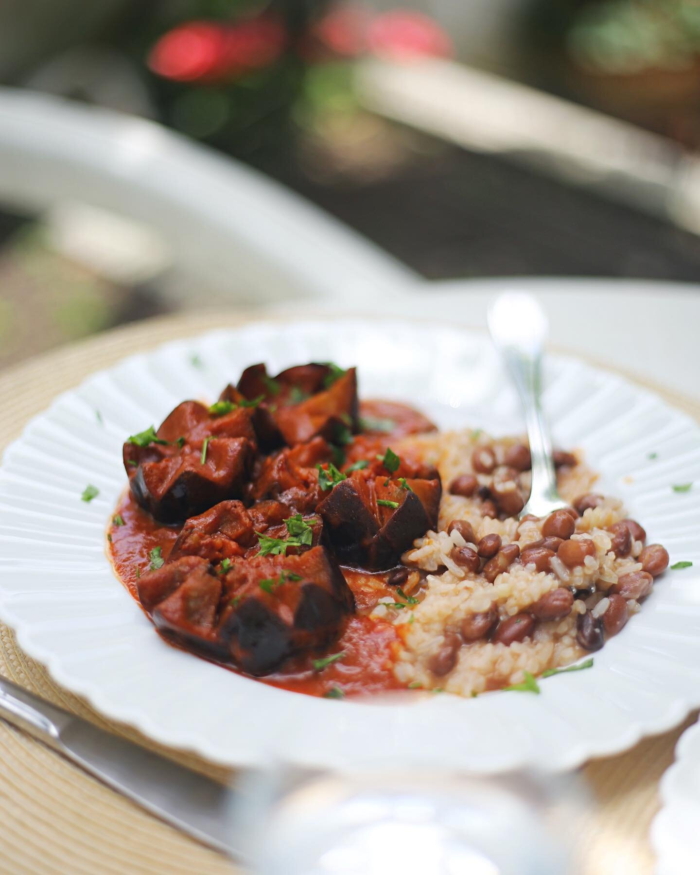 For anyone with top-notch memory, you might recall I posted a photo of some aubergine slices cooked in a tomato sauce with some rice and beans recently. I&rsquo;ve written up the recipe and have posted it to my blog, the link to which is in my bio!

