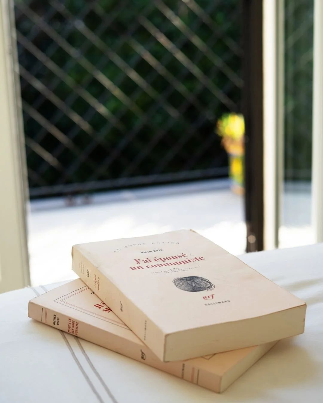 On ne loue pas un appartement.
On ne vend pas une maison.
On offre un cadre de vie.
Une lumi&egrave;re du matin.
Un salon o&ugrave; il fait bon se retrouver.
Une terrasse qui donne envie de rester.

C'est exactement ce que je capture lors de mes s&ea