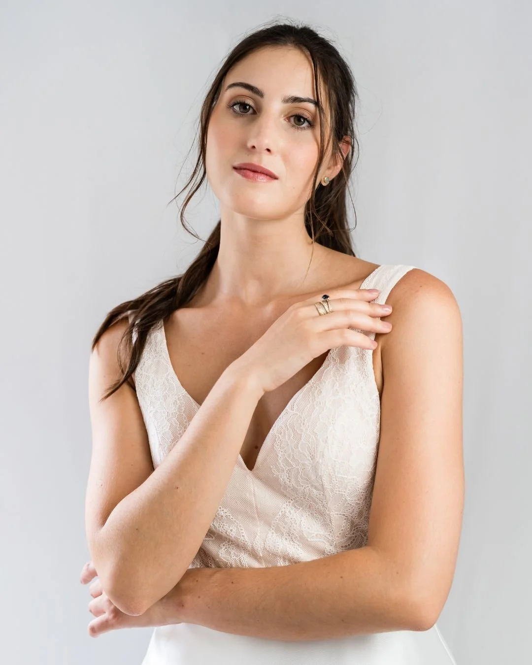 Collection Aude Lauzac
Photographier le luxe artisanal

Une robe de mari&eacute;e Aude Lauzac, ce n'est pas un v&ecirc;tement. C'est une pi&egrave;ce unique.

Pens&eacute;e pour une femme pr&eacute;cise. Construite autour de sa silhouette, de sa pers