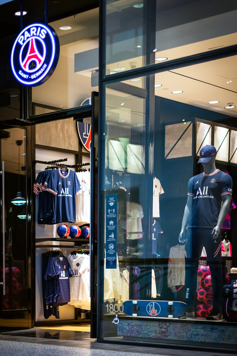 Latijns bladerdeeg borstel Paris Saint-Germain and Fanatics reveal new Los Angeles store; the first  standalone European club retail location in North America — Fanatics Inc