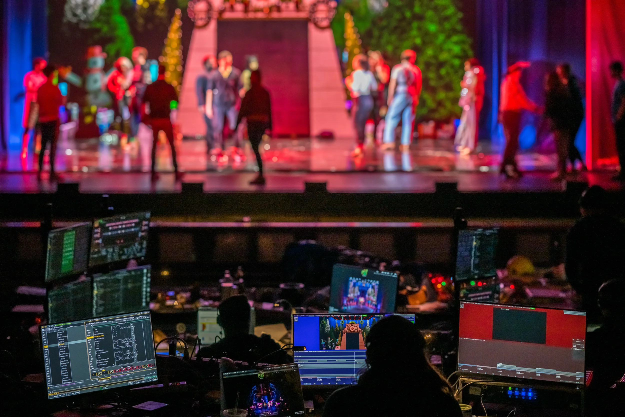 20251031_Elf Backstage_1152.webp