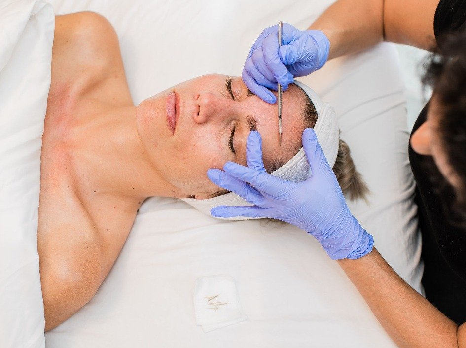Experience the transformative power of Dermaplaning at WestEnd MedSpa for smooth, radiant skin. Dermaplaning gets rid of dullness and unwanted facial hair all while removing dead skin and boosting your complexion. If you're a fan of dermaplaning, swi