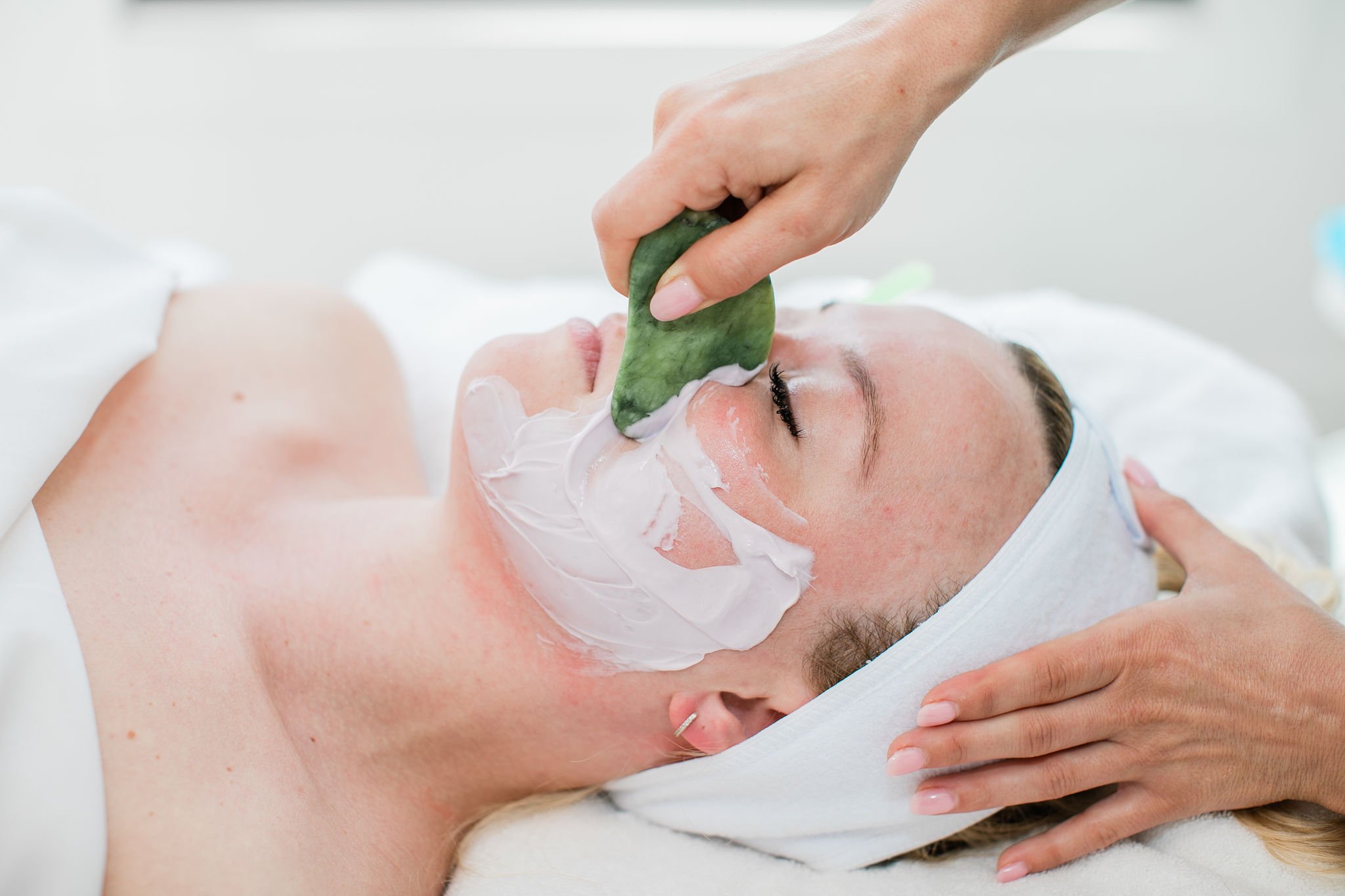 Detox and De-Puff: The Benefits of Lymphatic Drainage Post-Holidays