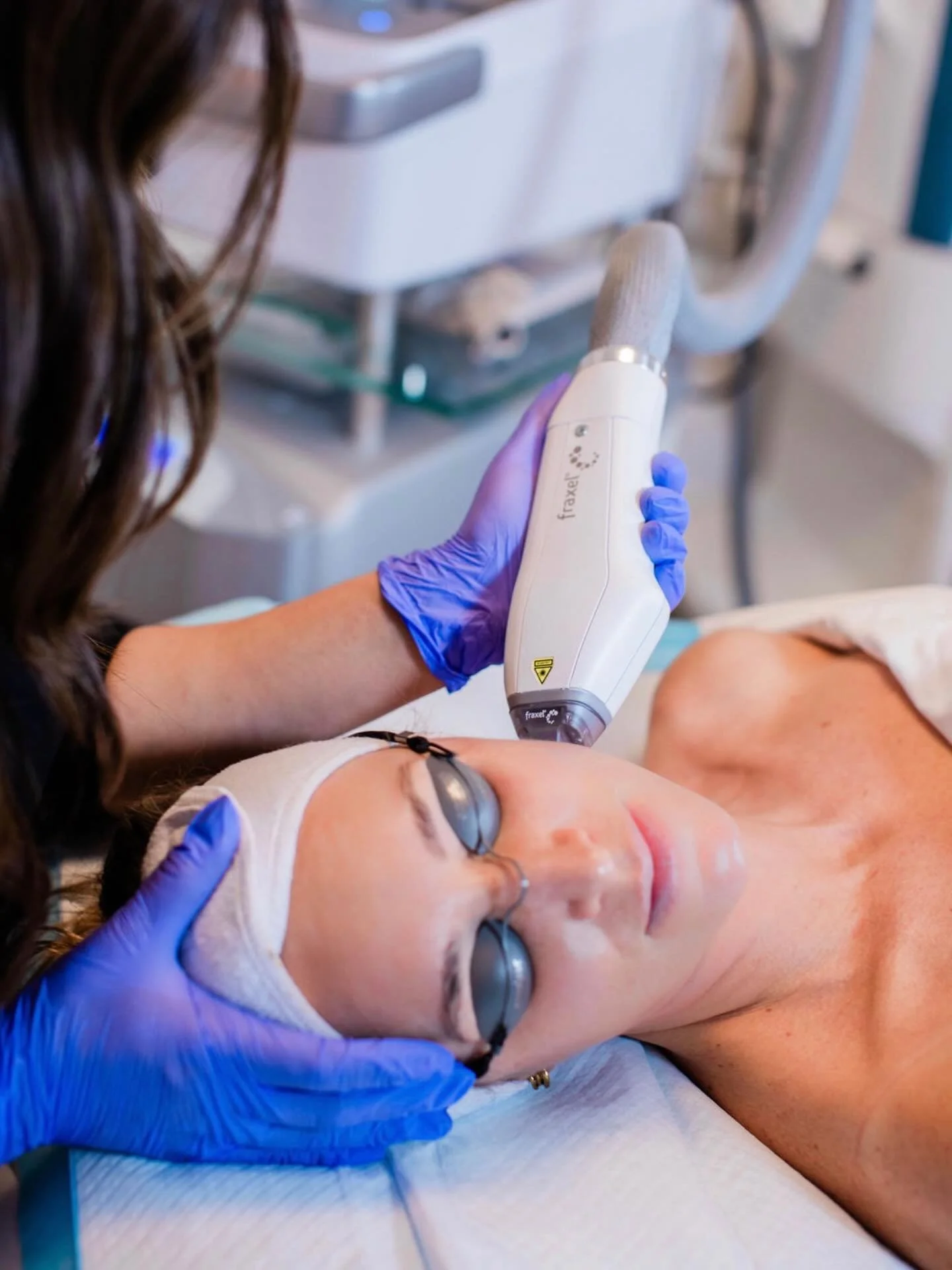 When the temps drop, laser season begins ❄️
Fraxel FTX is designed for serious skin transformation&mdash;targeting fine lines, pigmentation, acne scars, and texture while boosting collagen where it matters most.

✨ And yes&hellip; WestEnd MedSpa is t