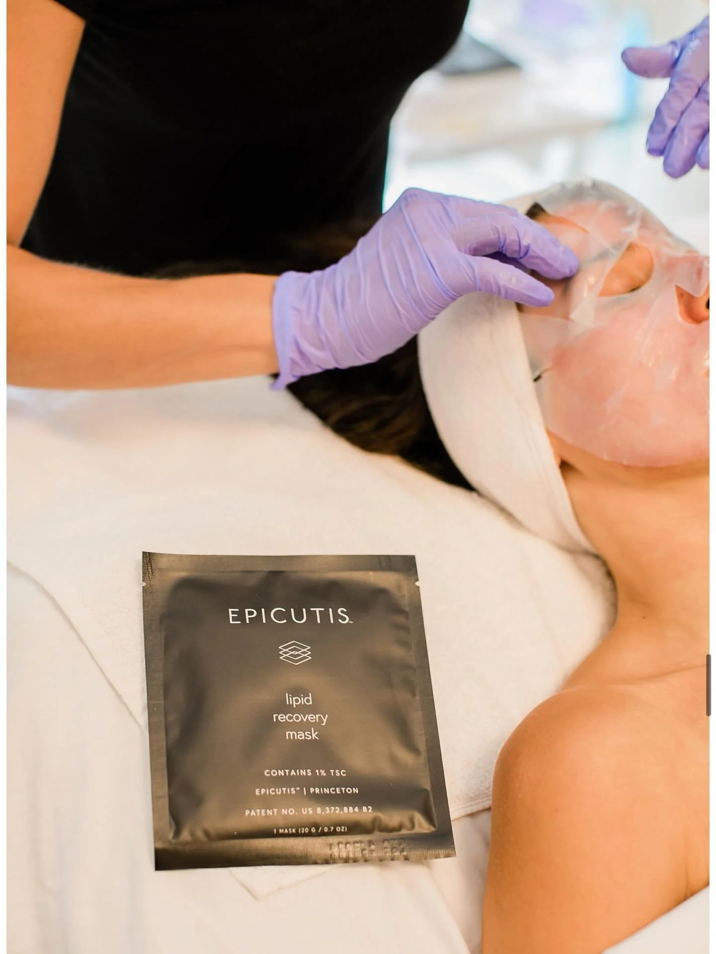 Our bestselling Epicutis Lipid Recovery Face Masks are back in stock and ready to glow up your holiday season.
They fly off the shelves, so get yours while you can!
The perfect luxury stocking stuffer for anyone who loves skincare. 🎁✨

https://www.w