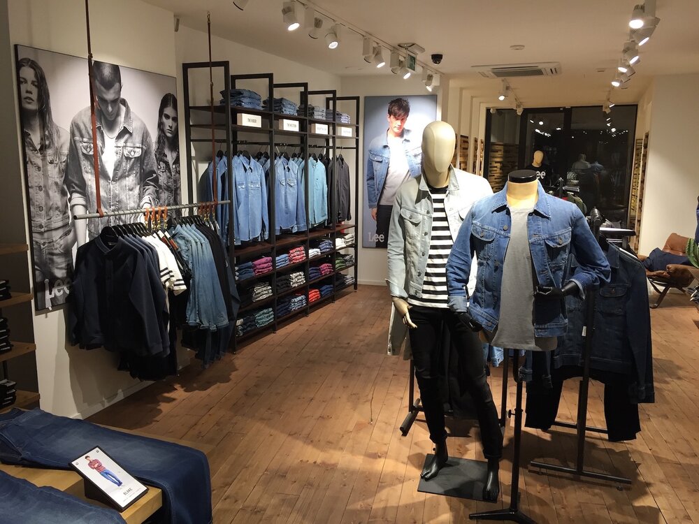Bar Rede Person med ansvar for sportsspil Work — TWO Visual Merchandising