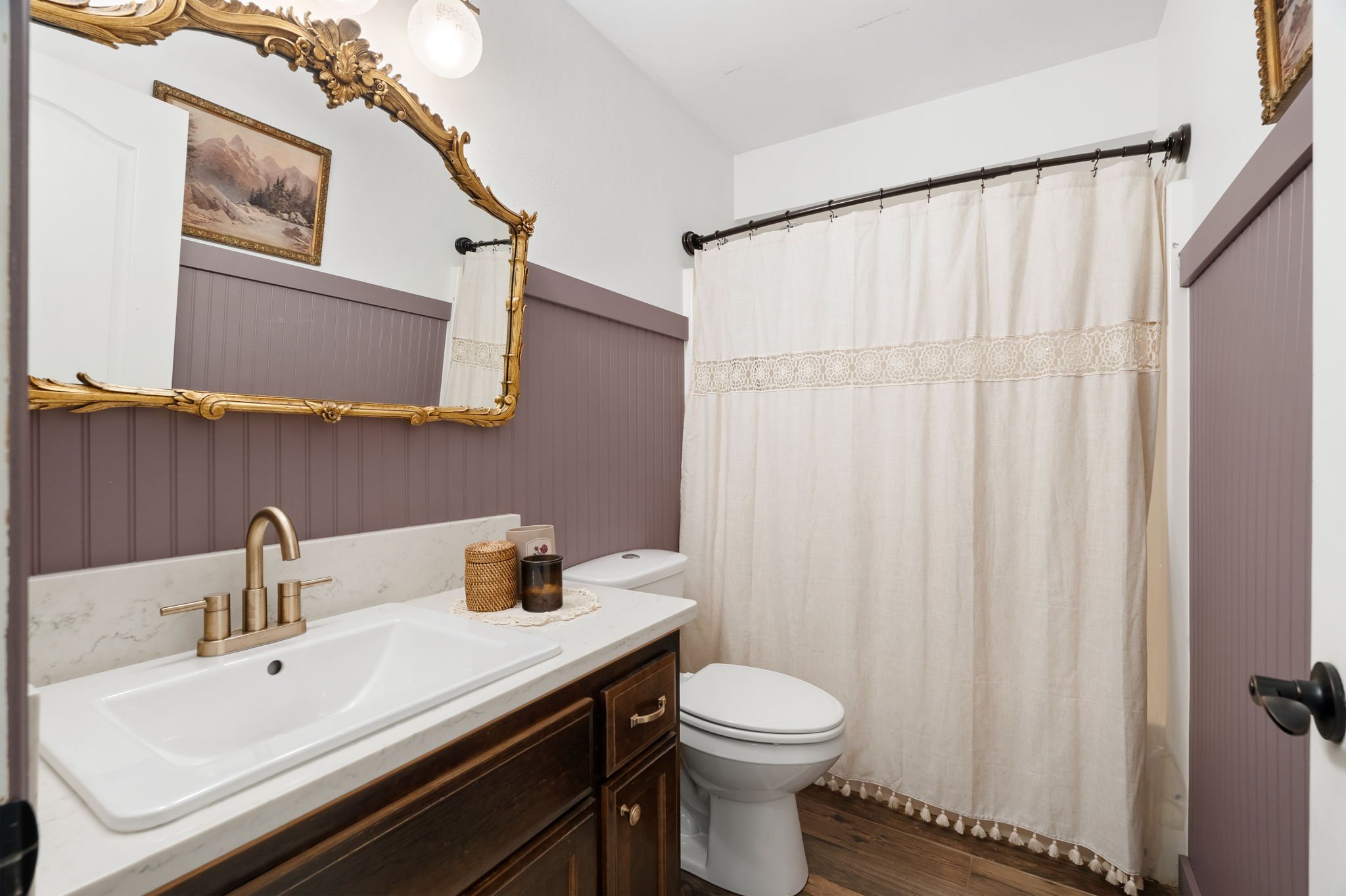 2718_N_Hills_Blvd-7.jpg