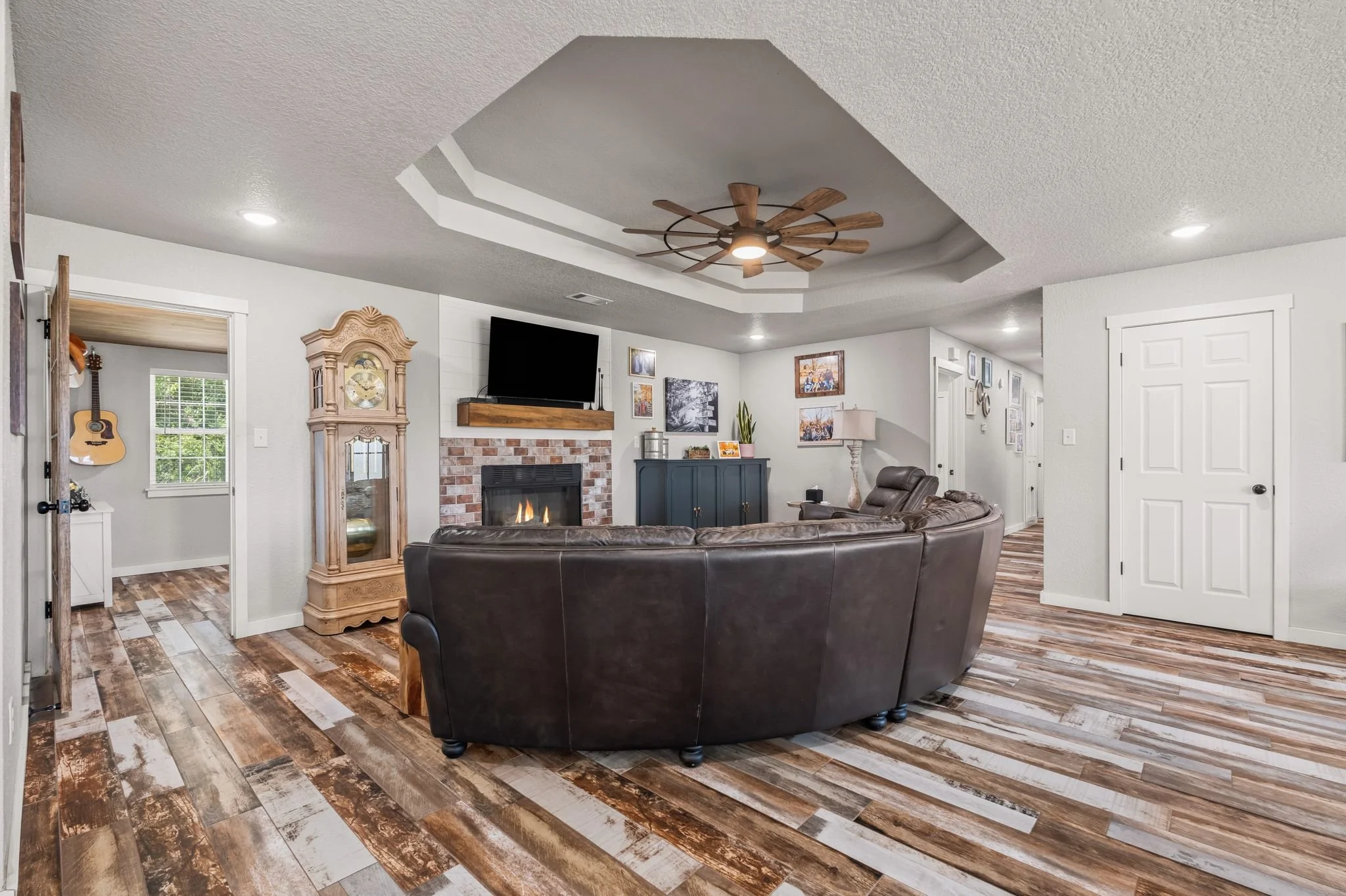 19_1430_Lakeview_Estates_Dr-18.jpg