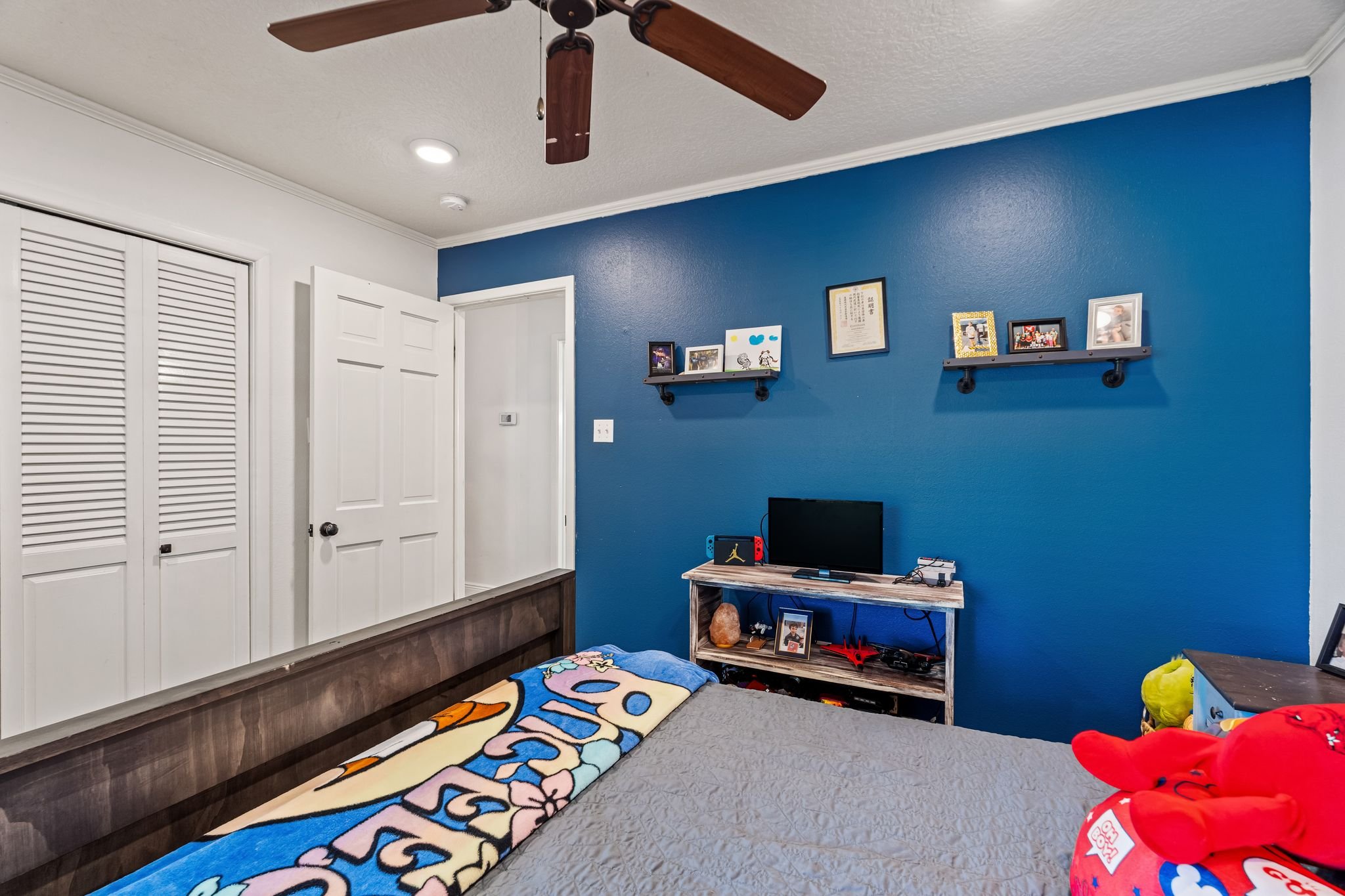 6515_Meadow_Cliff_Dr-7.jpg