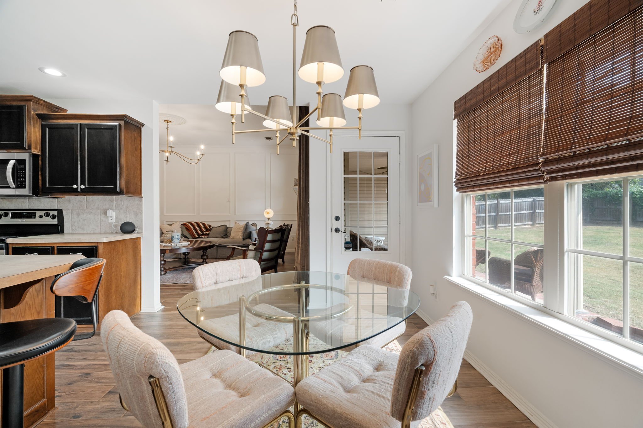 2718_N_Hills_Blvd-30.jpg