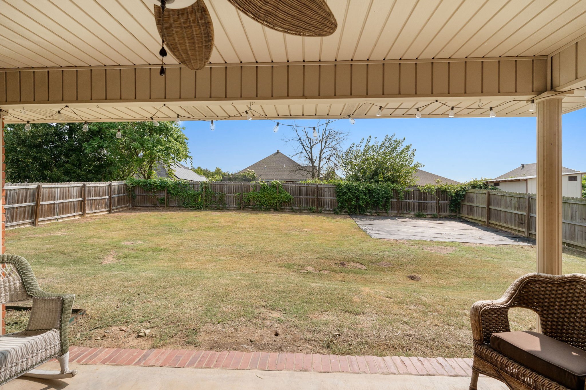 2718_N_Hills_Blvd-37.jpg