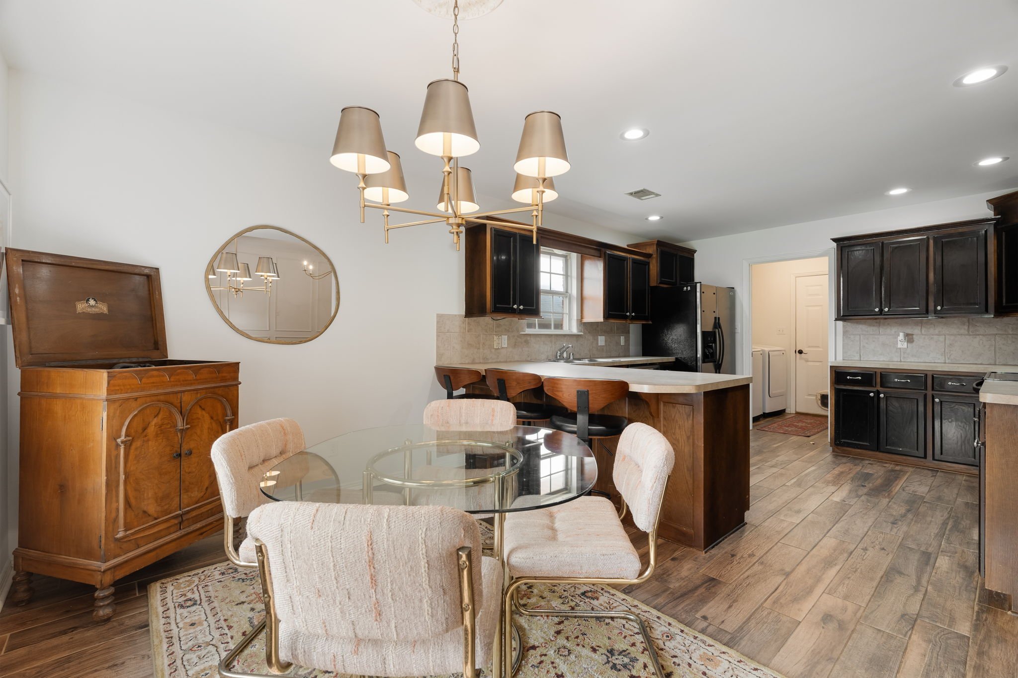 2718_N_Hills_Blvd-29.jpg