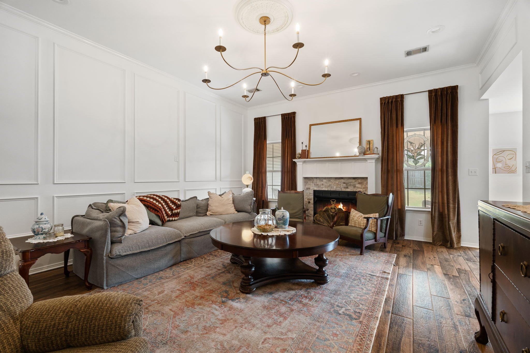 2718_N_Hills_Blvd-24.jpg
