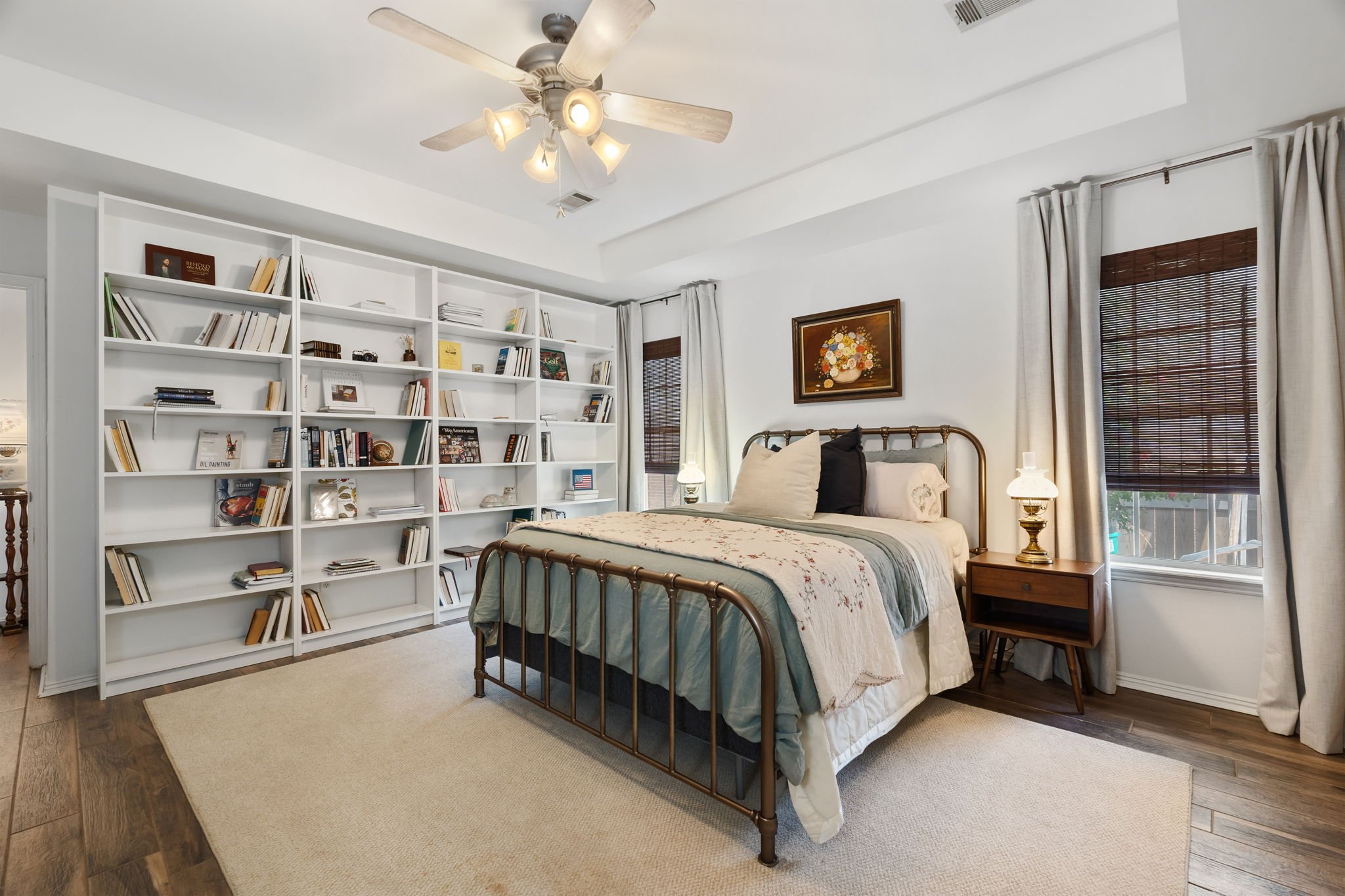2718_N_Hills_Blvd-16.jpg
