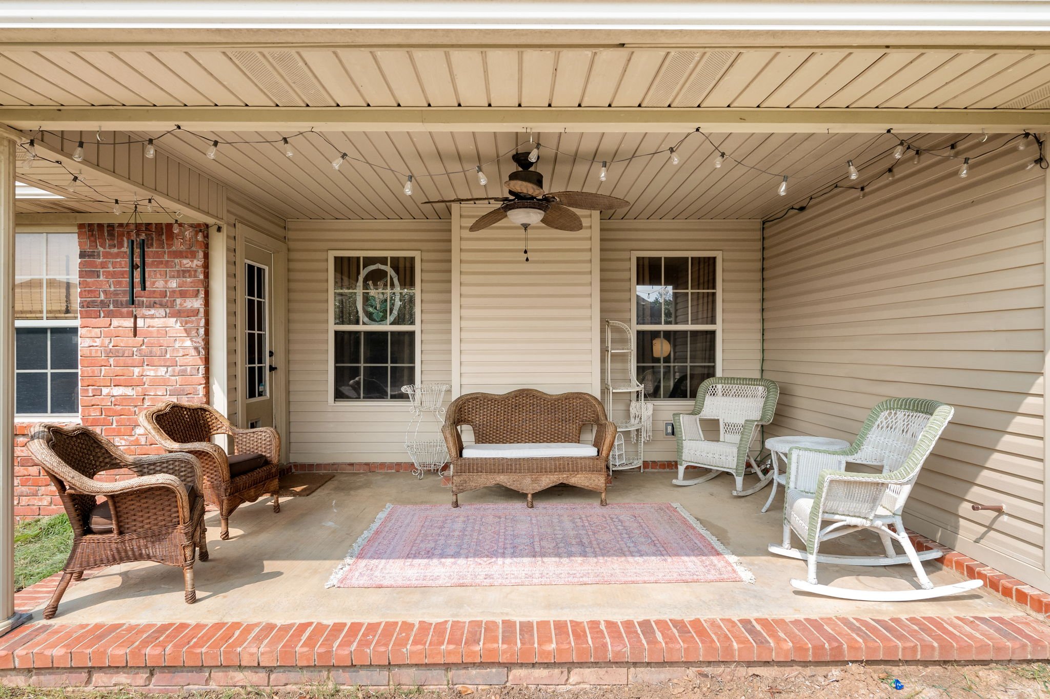 2718_N_Hills_Blvd-40.jpg