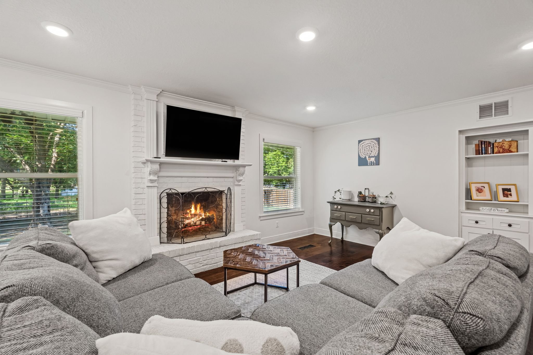 6515_Meadow_Cliff_Dr-20.jpg