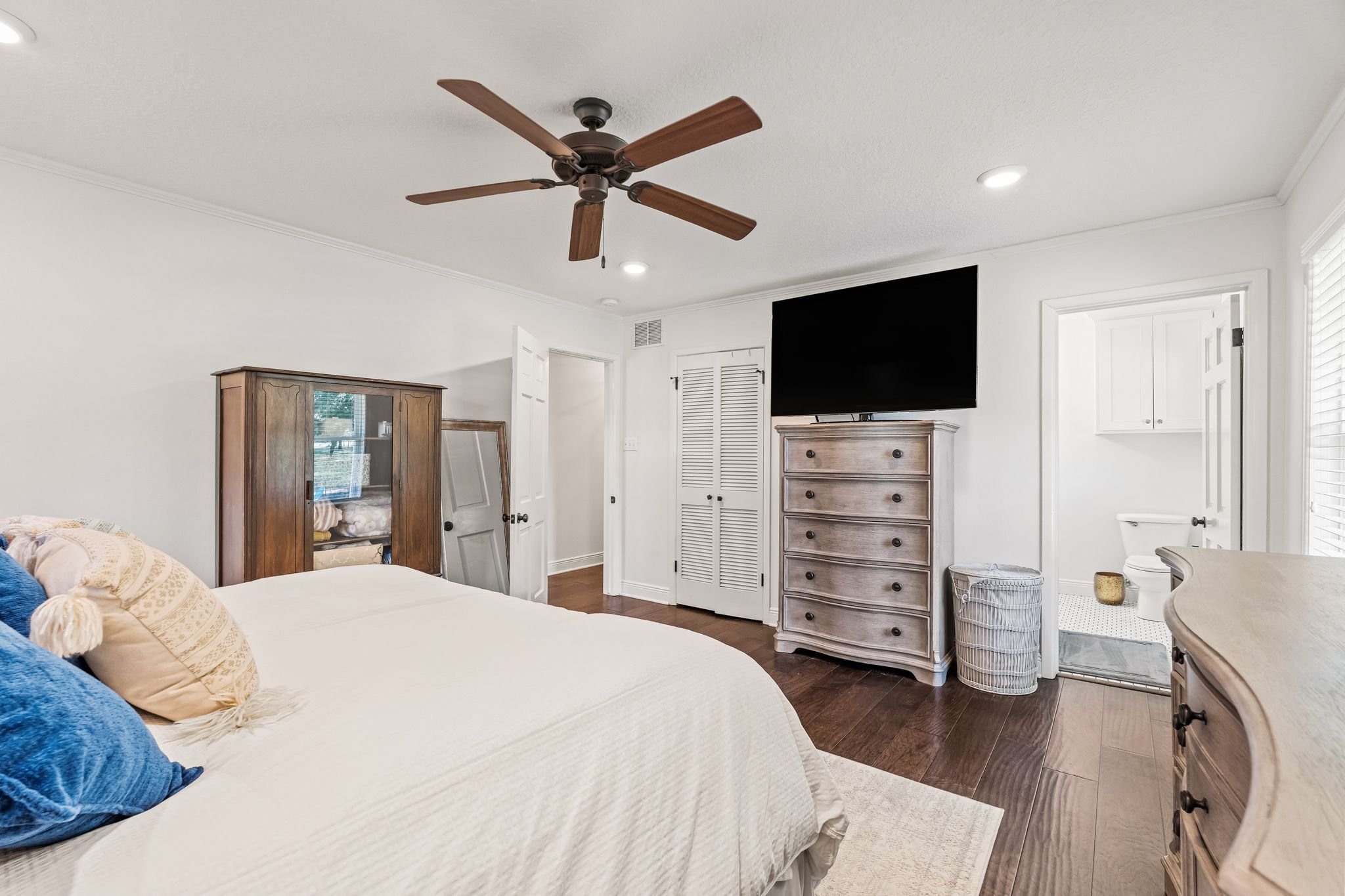 6515_Meadow_Cliff_Dr-12.jpg