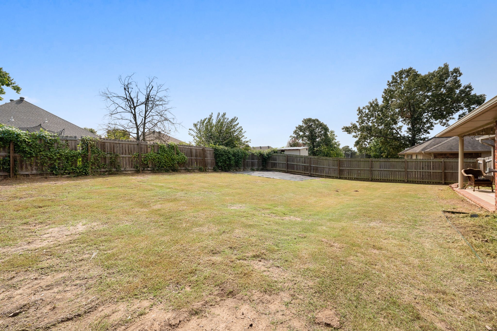 2718_N_Hills_Blvd-38.jpg