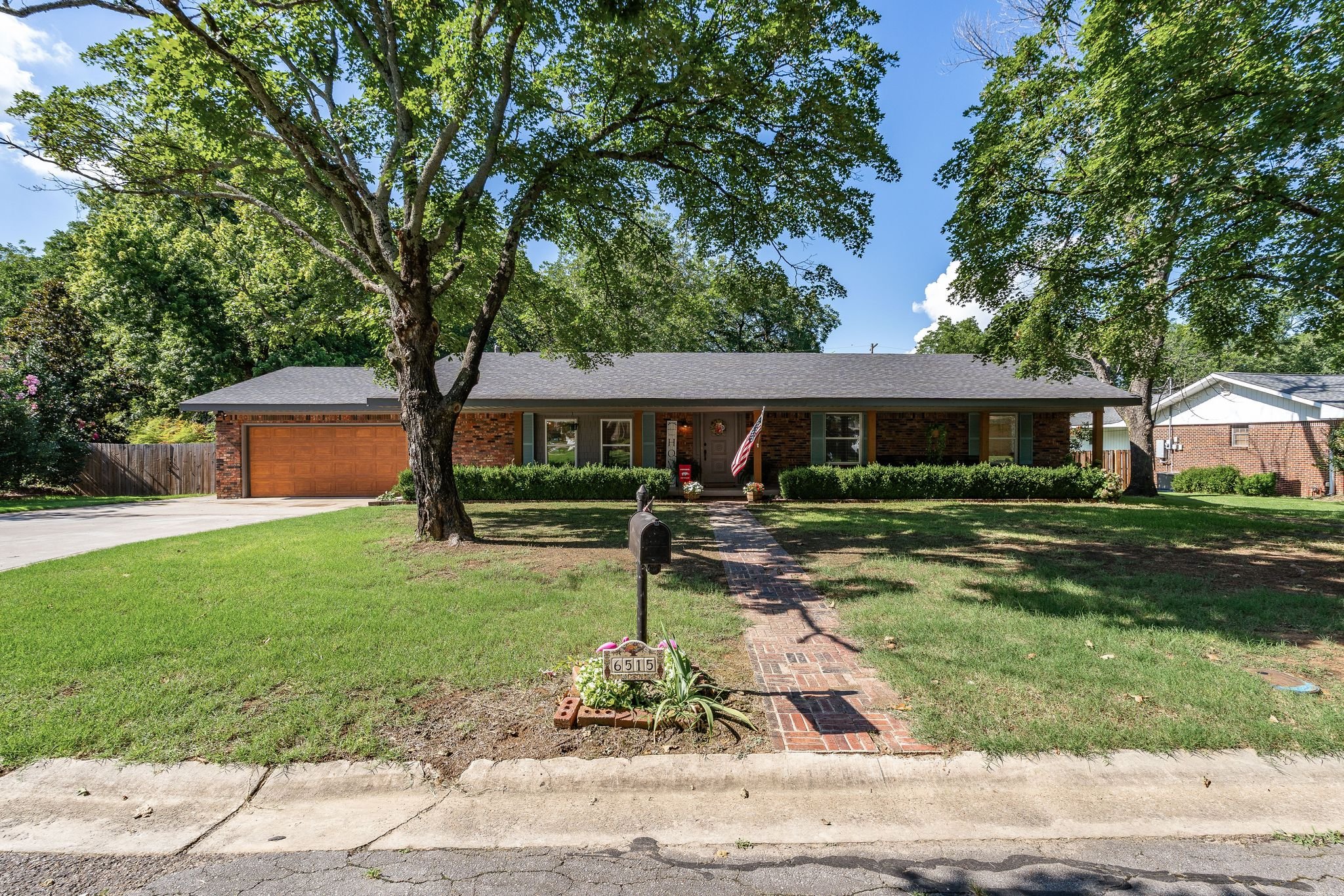 6515_Meadow_Cliff_Dr-2.jpg