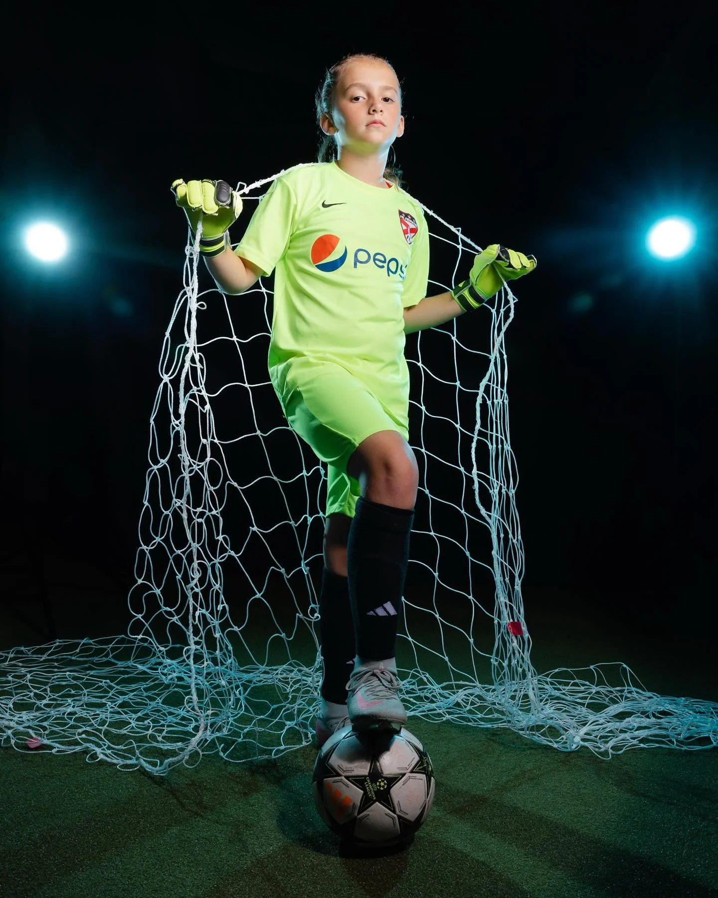 Another round of Hero Portraits in the books! Big thanks to all the participants for bringing their strength, power and enthusiasm!
.
.
.
.
.
.
#creativeports #sportsportraits #soccerportraits #alabasterafc #creativephoto  #sportsphotography