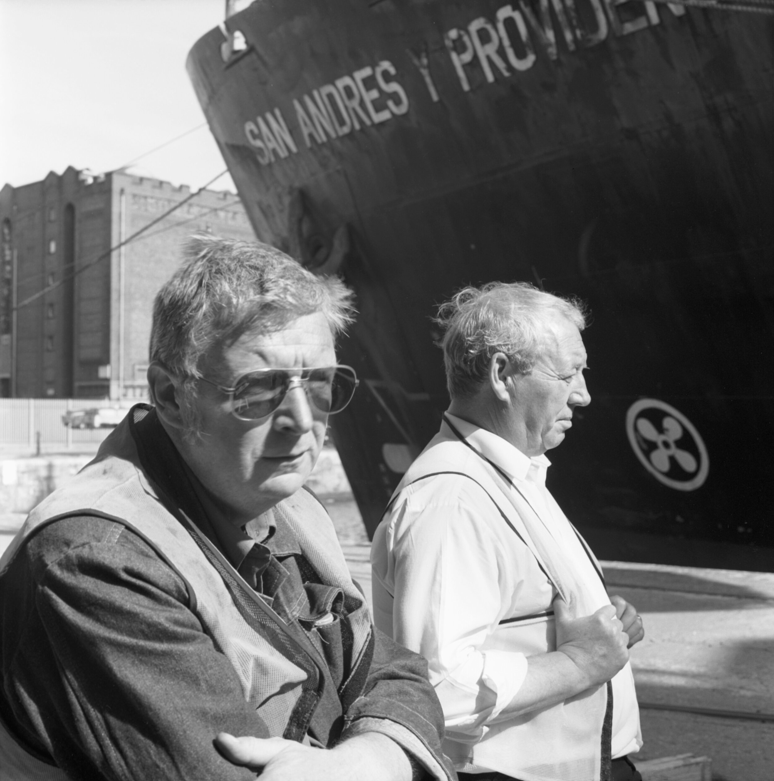 ANDY DICKINSON(left) & JOE MURPHEY canada dock  july 1993