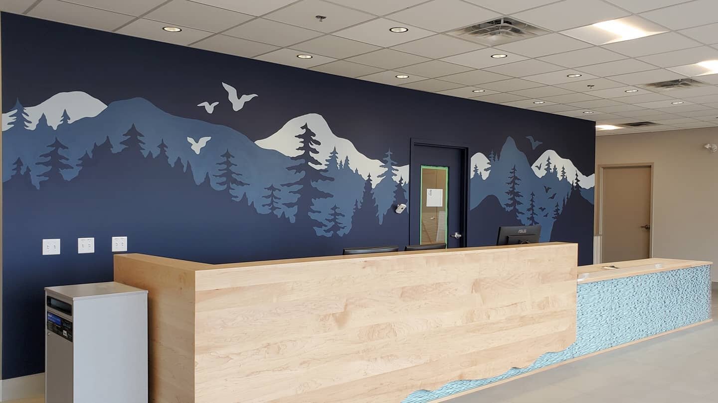 The finished mural for @cedarviewvet! I had such a blast painting and I love how this wall turned out. Huge thank you to all the wonderful people at Cedarview Animal Hospital for having me in to create this piece! 💛

🌞🌞🌞
#mural #muralartist #arti