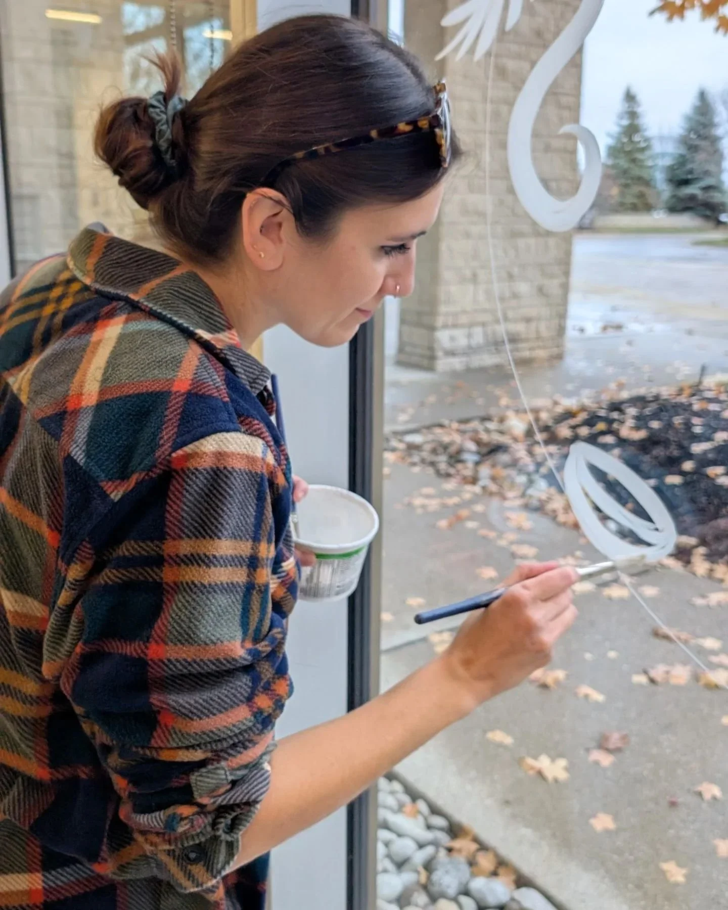 💗 In the midst of our busiest painting season, tired, but feeling so happy &amp; grateful!! We've festified 25 locations so far this month! ❄️☃️🎄
Thanks @danuta_niton for this lovely shot today!

Interested in our work? Limited spots available for 