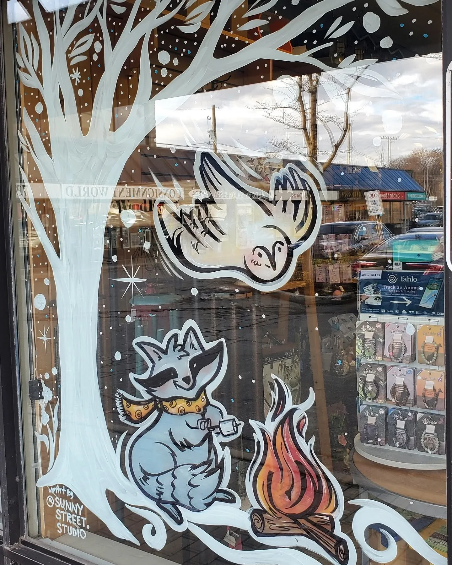 Adorable little woodland critters have taken over the Wild Birds Unlimited stores - @wbuottawa &amp; @wbukanata ! 🦉🌲🦊❄️🦝🌿🐰🐿️🐦 Which animal is your favourite?? 

Thank you so much to Kindell &amp; Josh, for having me back to update your window