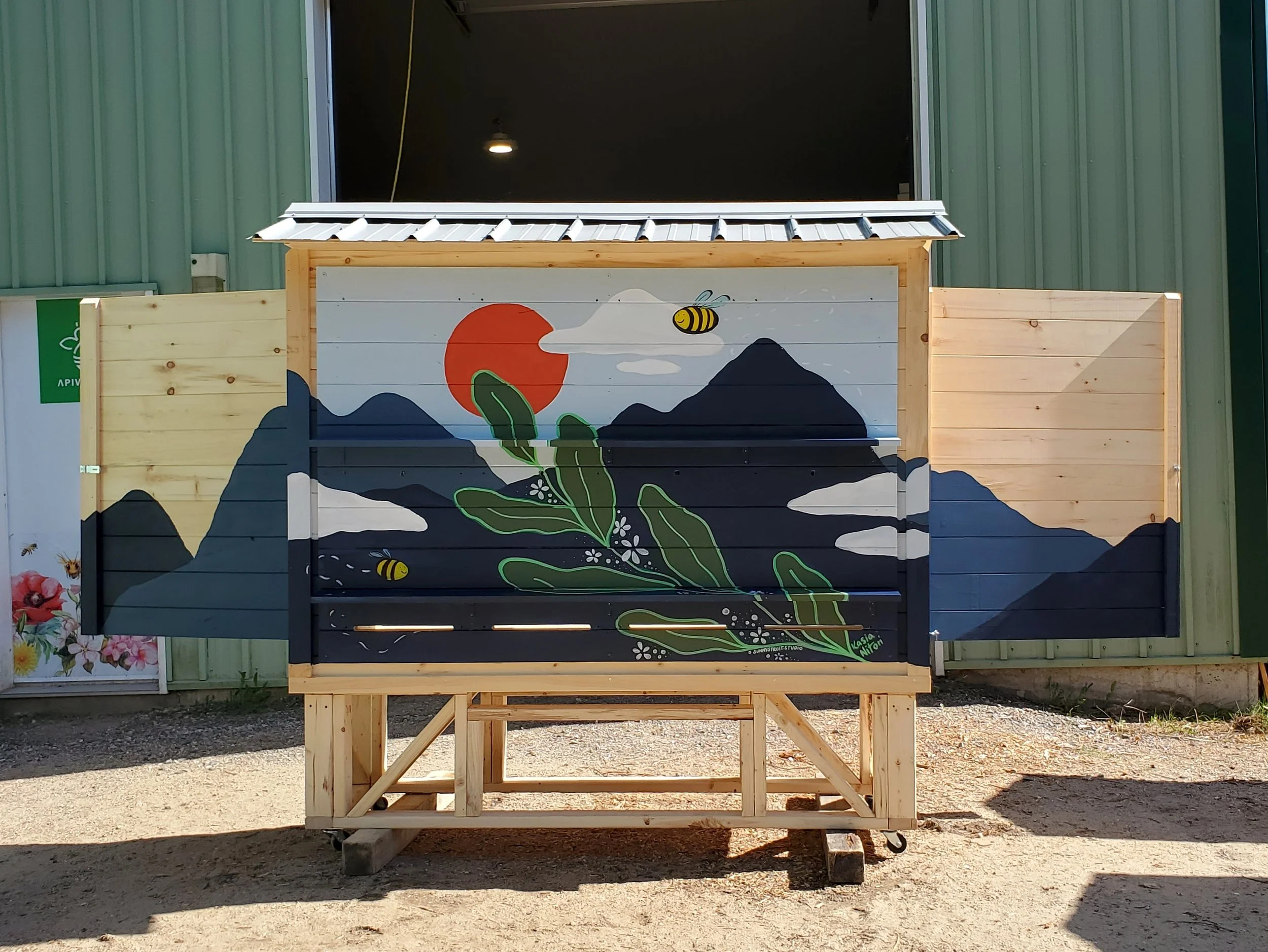 For the Bees! EZHouse | Apiverte, Gatineau/La Peche 2022