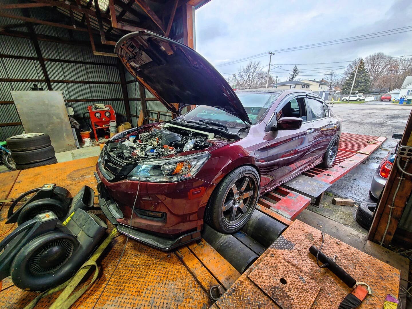 Getting closer to having this custom supercharged + secondary port injection Honda Accord dialed in with the help of @ricktgifford 

Not out of the woods yet, but making good progress! Interesting to see the CVT stand up the demand. More pics and vid
