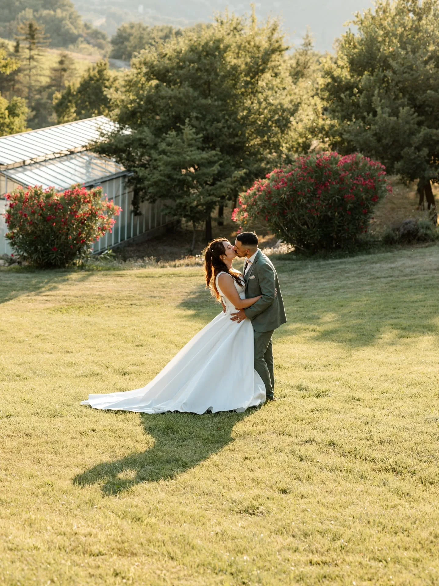 Comment &ccedil;a j'ai un an de retard sur mes publications 🫣?

Le 10 ao&ucirc;t 2024 c'&eacute;tait le mariage de @jeremie_rochoux et @auxane2210 !

Et ce weekend j'&eacute;tais de nouveau au Joli domaine de @glandeve pour un mariage rempli de rire