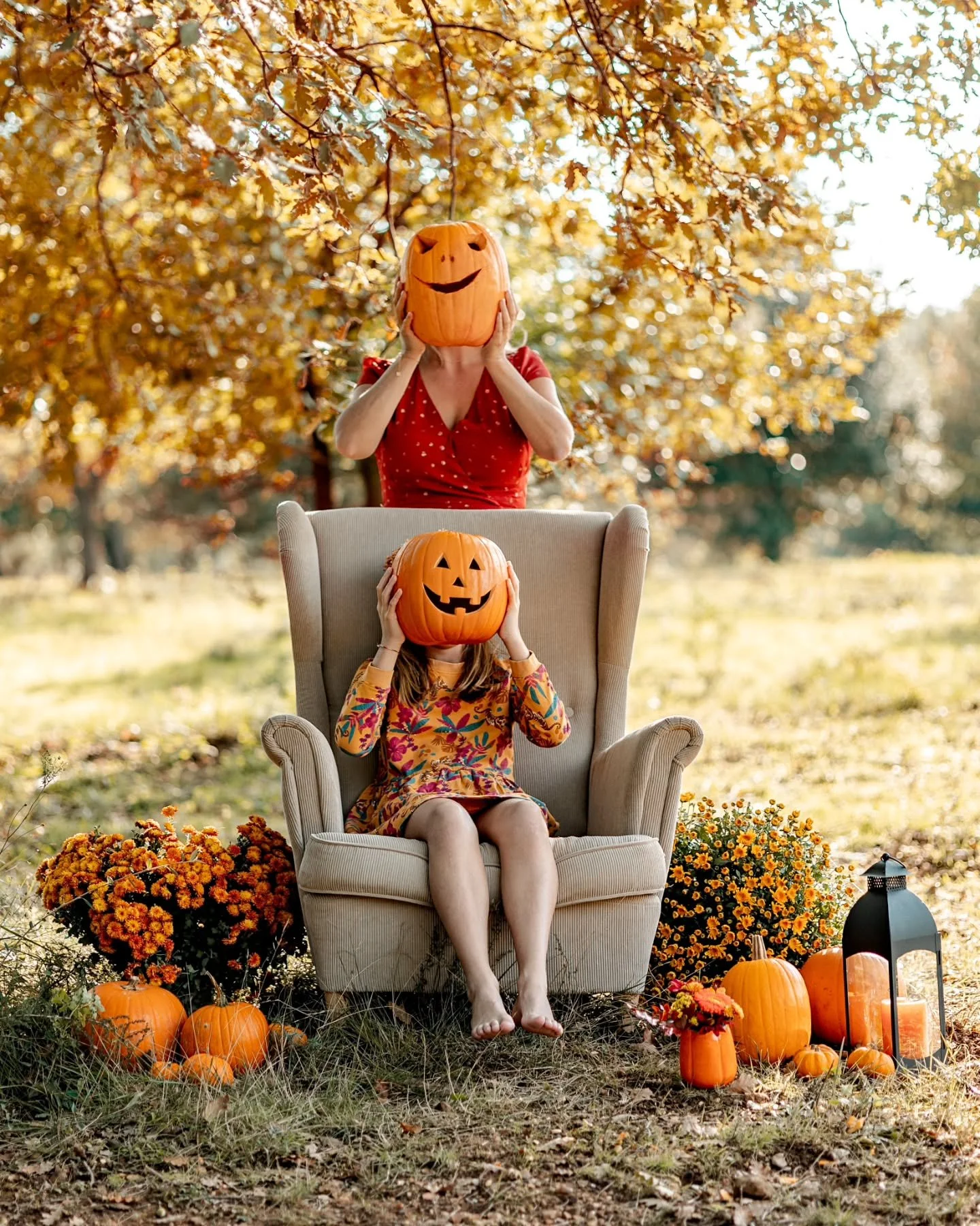 🎃Halloween is coming soon... 
 Je suis tellement reconnaissante que vous me fassiez confiance m&ecirc;me pour des s&eacute;ances plus cr&eacute;atives, qui repr&eacute;sentent purement mon univers... Merci infiniment &agrave; mes pumpkin Queens de s