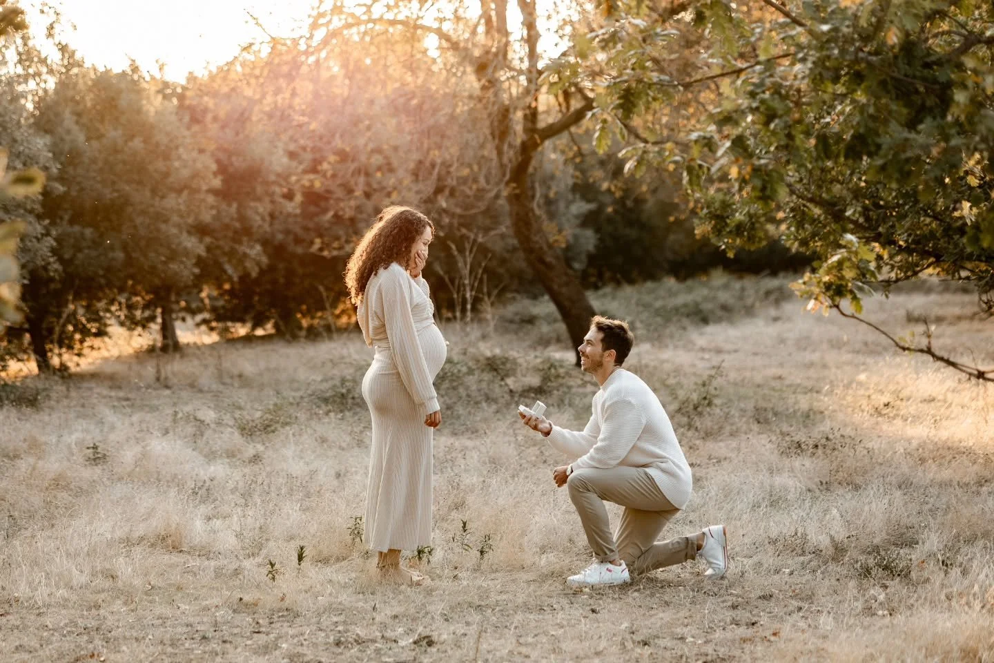 Vous rendez ma vie magique...
Une lumi&egrave;re dor&eacute;e un b&eacute;b&eacute; en route et une demande en mariage au mois d'octobre, le script de base &eacute;tait d&eacute;j&agrave; incroyable mais en plus les 2 beaux gosses que les photos sont