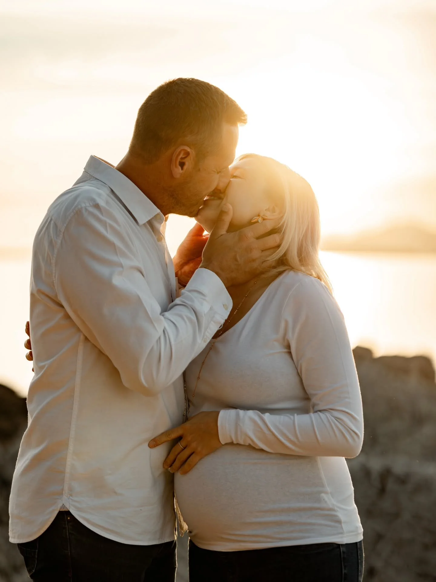 Moment de douceur avant l'arriv&eacute;e de b&eacute;b&eacute; 🧡

📷 Je suis Camille photographe professionnelle dans les Alpes maritimes et le Var, je photographie vos mariages, votre famille, vos histoires d'amour et tout les moments qui rendent l