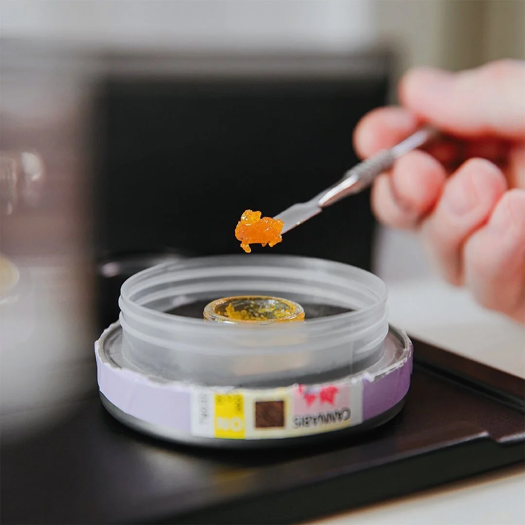 Giving you the inside scoop on the Premium 5 Live Resin Caviar 🙌 Like all of our Live Resin, this Caviar was extracted via hydrocarbons from fresh frozen whole-buds with an insane terpene range. The end result is a beautiful array of diamonds in aro