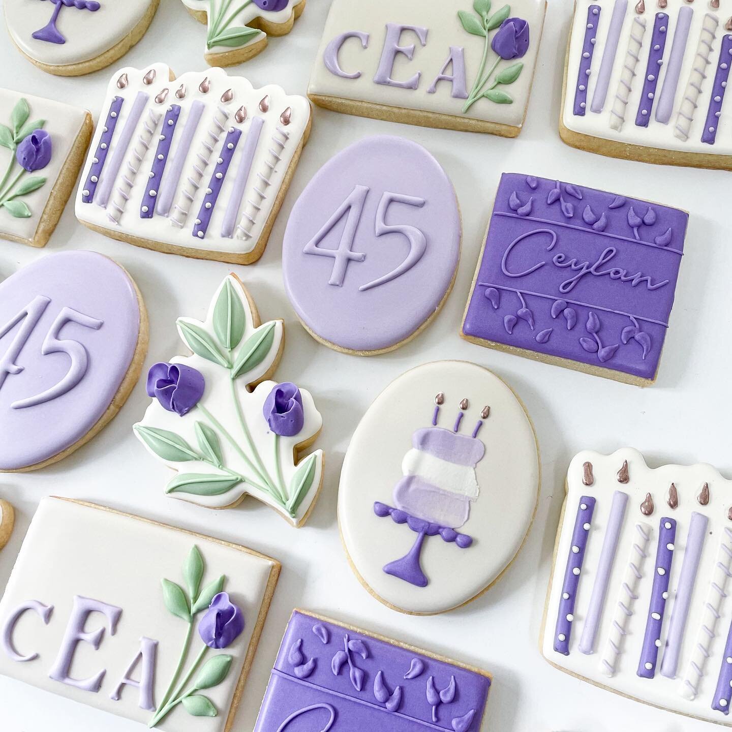 When the birthday gal loves purple 💜 

#birthdaycookies #monogramcookies #bespokecookies