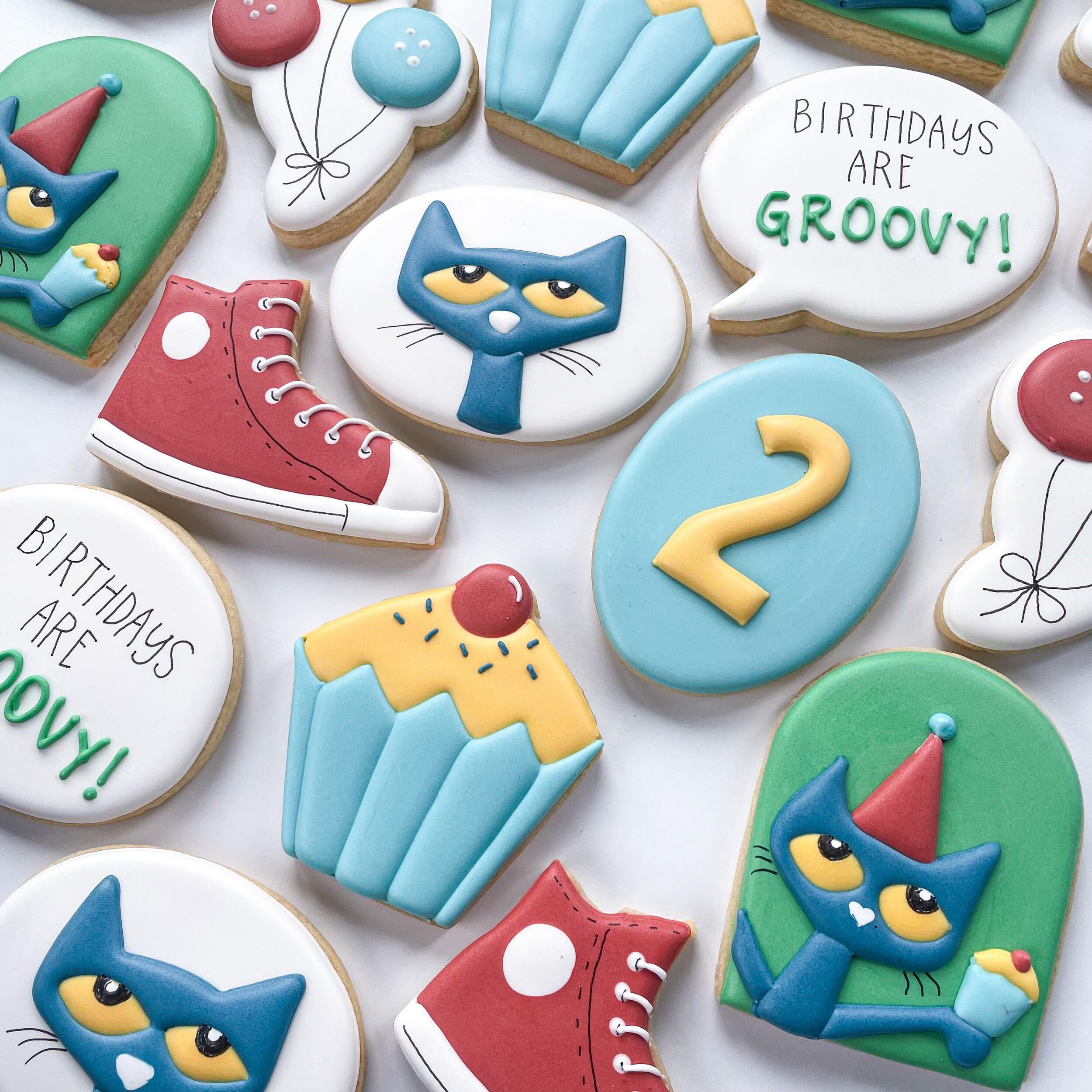 I don&rsquo;t make a lot of character cookies but will always make an exception for Pete the Cat 🤍. 

#petethecatcookies #birthdaycookies #customcookies