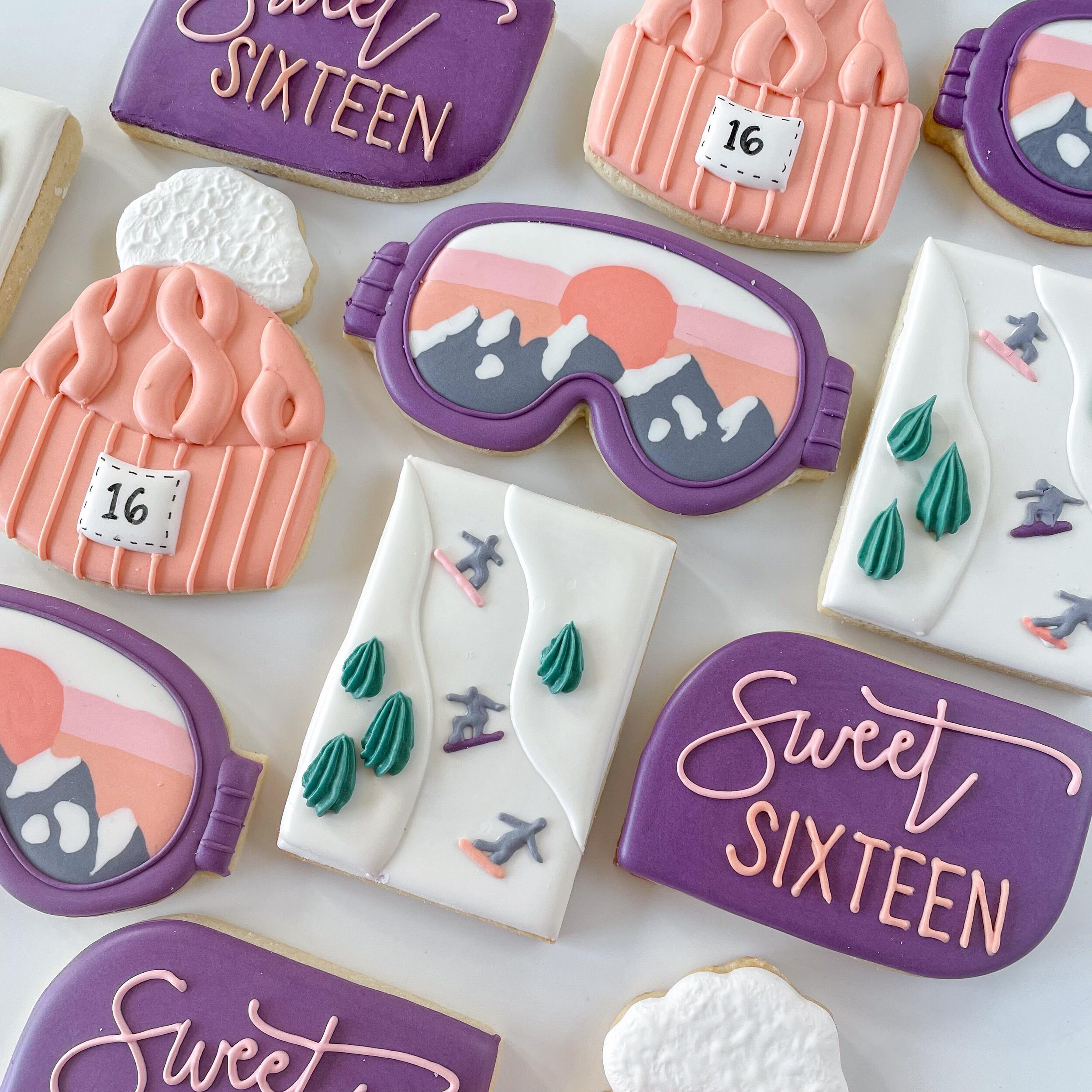Not the most Spring Break-y of sets but wanted to post these before winter is a distant memory! ☀️

#snowboardcookies #skicookies #decoratedcookies