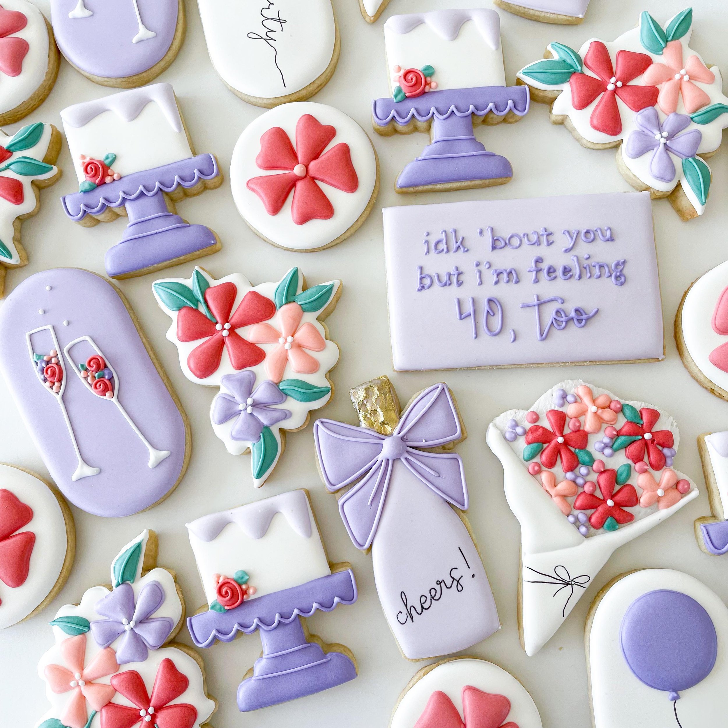 Idk bout you but I&rsquo;m feeling forty two! Love that line from this fun birthday set. 

#birthdaycookies #flowercookies