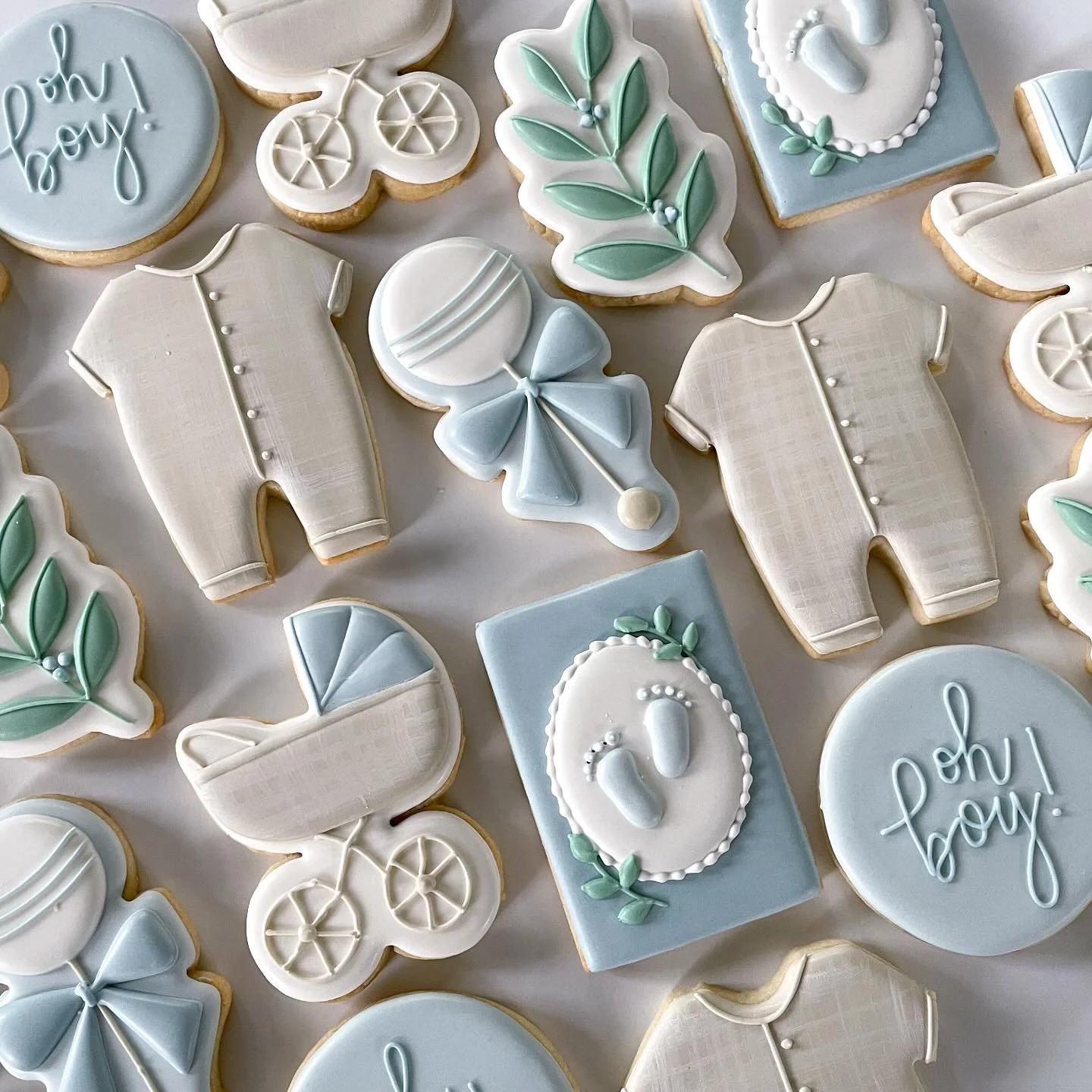So many summer cookies to post but I&rsquo;ll start with this sweet baby shower set 🩵

#babyboycookies #babyshowercookies