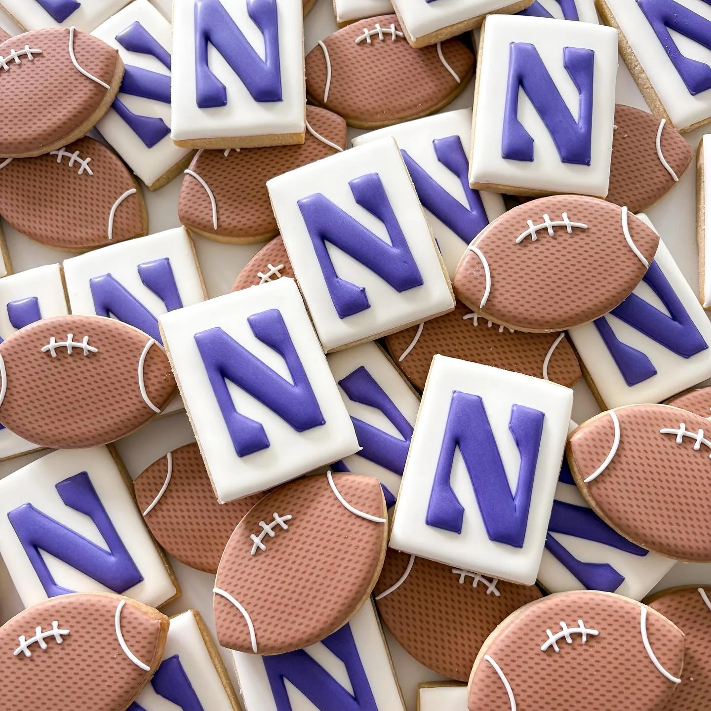 It&rsquo;s college football (and cookie) season!

#northwesternuniversity #footballcookies #decoratedcookies