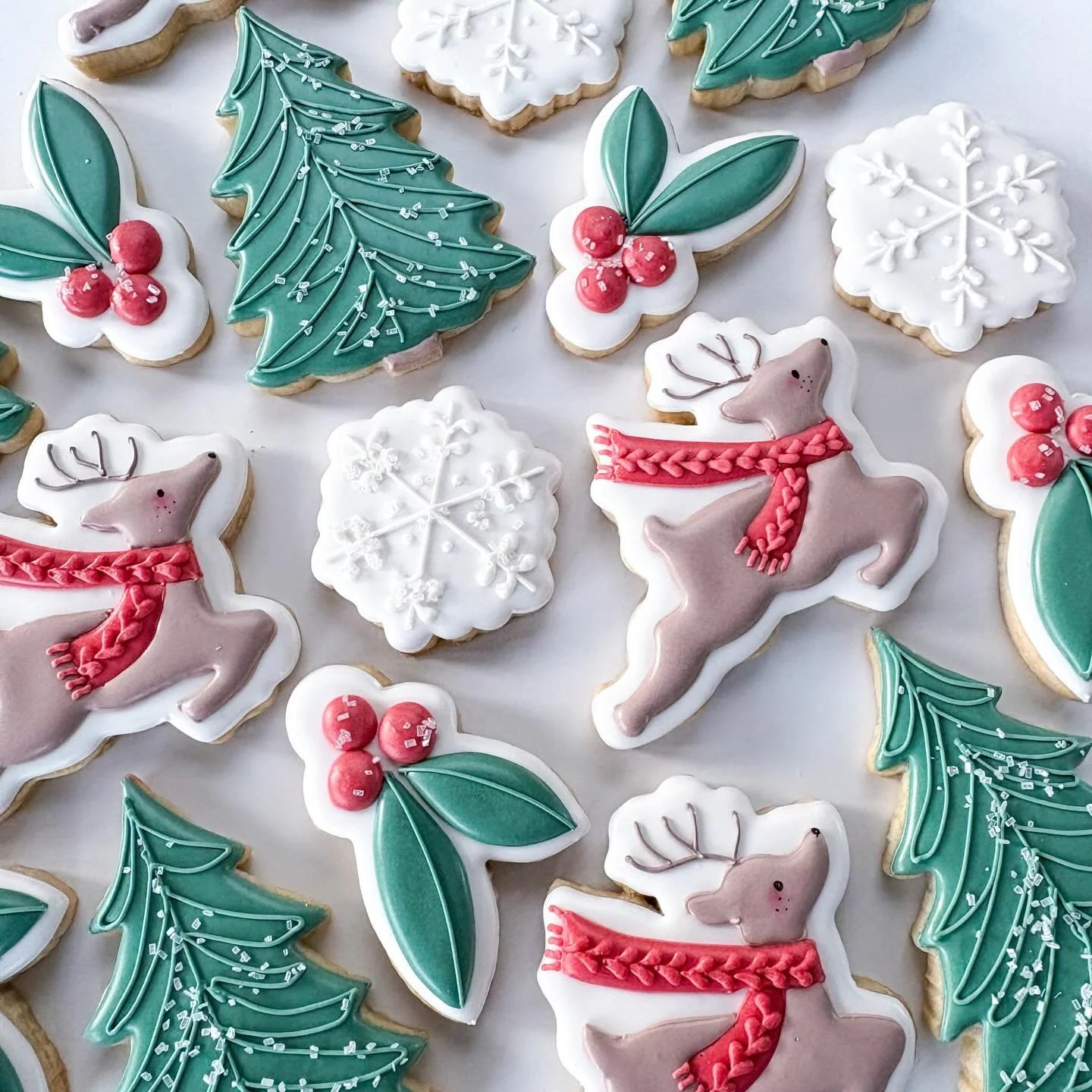 Sparkly winter scene with thanks to @heysugarrex for the beautiful STL&rsquo;s and designs. 🌲

#holidaycookies #christmascookies #wintercookies #evanston