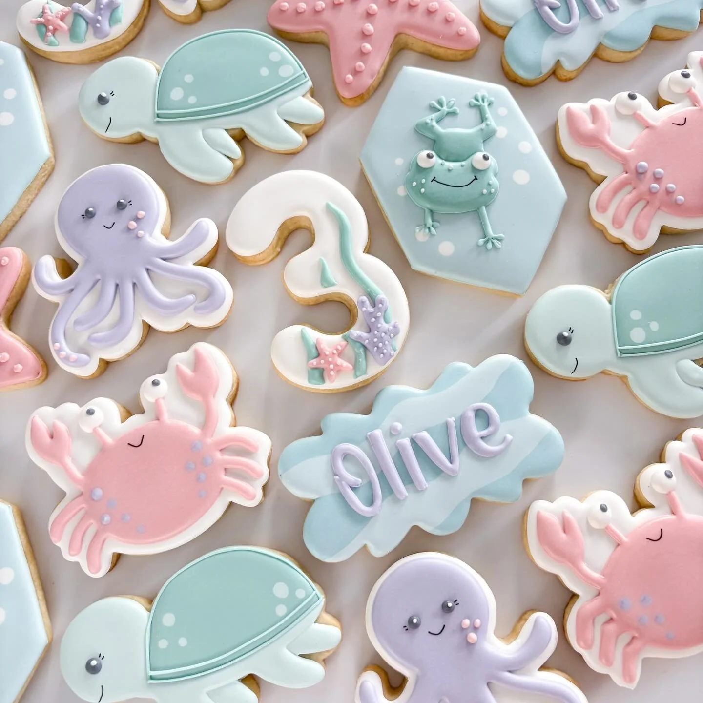 Jumping back into cookie mode after a lovely post-holiday break. This fun under the sea set was among my faves from last year. 

#birthdaycookies ##undertheseacookies #decoratedsugarcookies #evanston