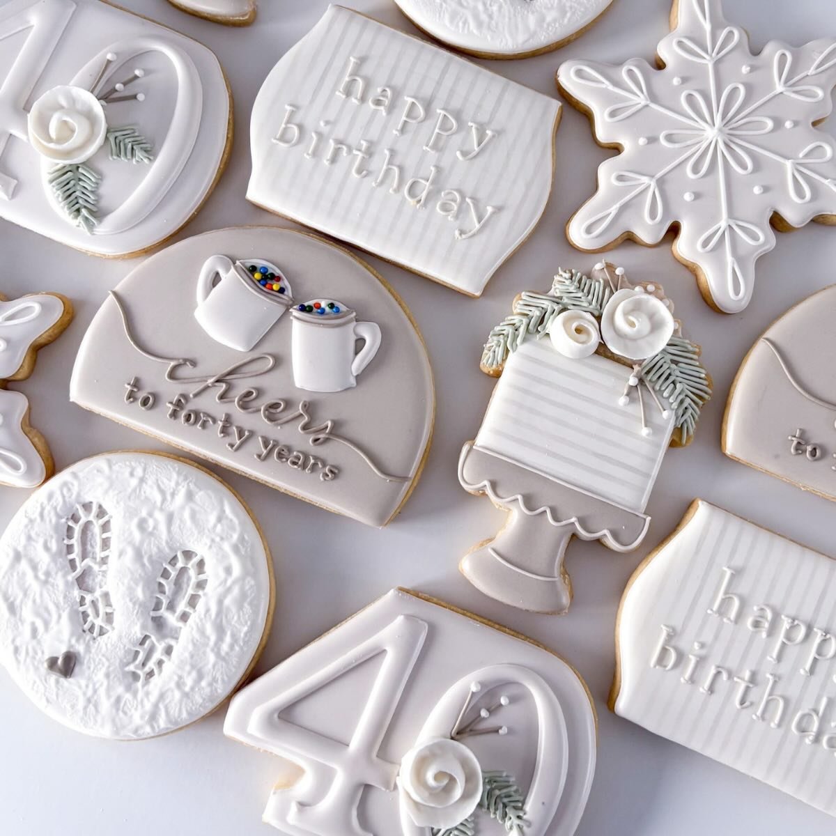 A neutral wintery cookie set to ring in a special birthday. 

Shout out to @basicwhitebatchcookieco for the super creative snowy footprint design ❄️

#wintercookies #birthdaycookies #40thbirthday #decoratedcookies #evanston