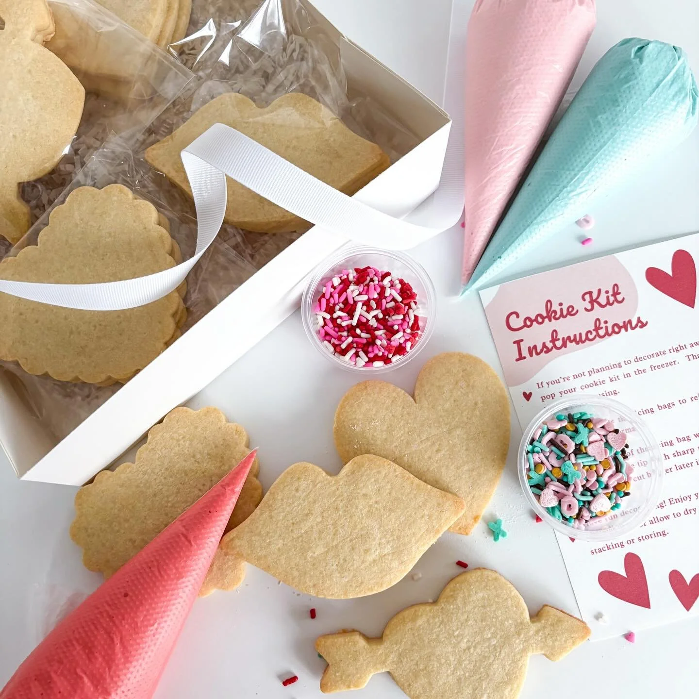❤️ 50% of sales will be donated to the Illinois Coalition for Immigrant &amp; Refugee Rights @icirr_il ❤️

Snag a Valentines cookie decorating kit for a good cause!  Includes 12 freshly baked vanilla sugar cookies, three piping bags of royal icing, t
